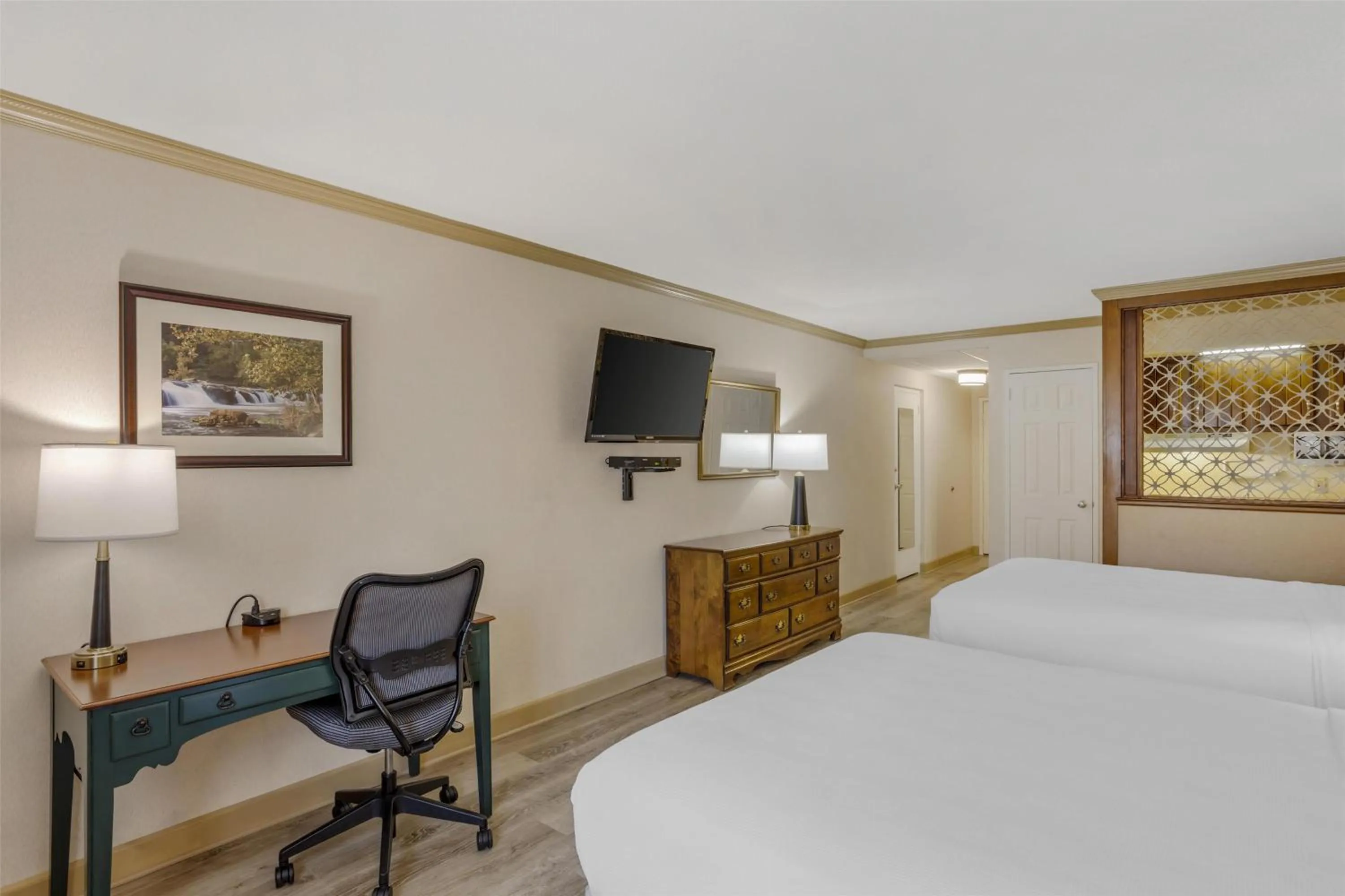 Bedroom, Bed in Best Western PLUS Morristown Inn-Florham Park