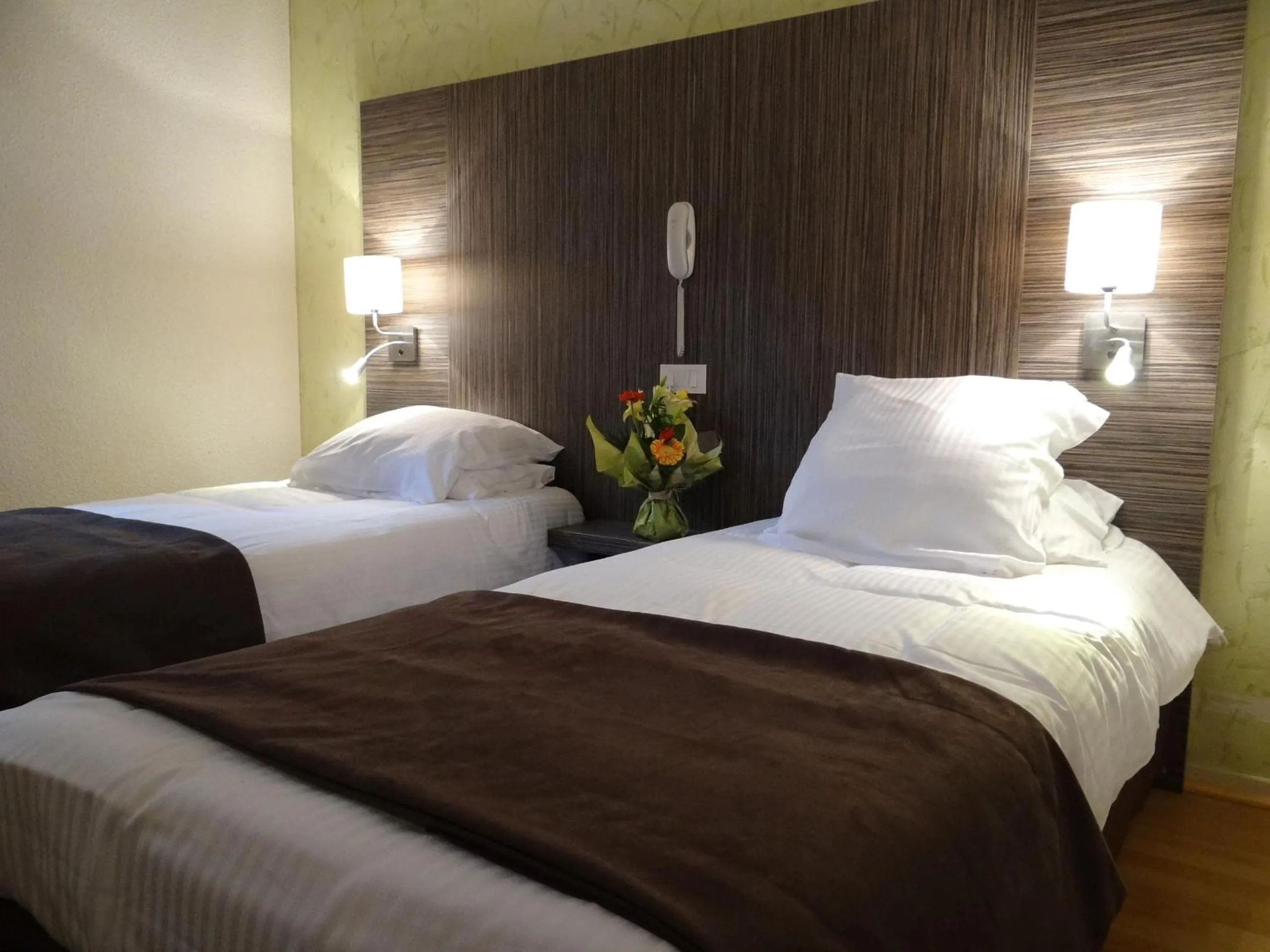 Bedroom, Bed in Hotel Restaurant des Thermes