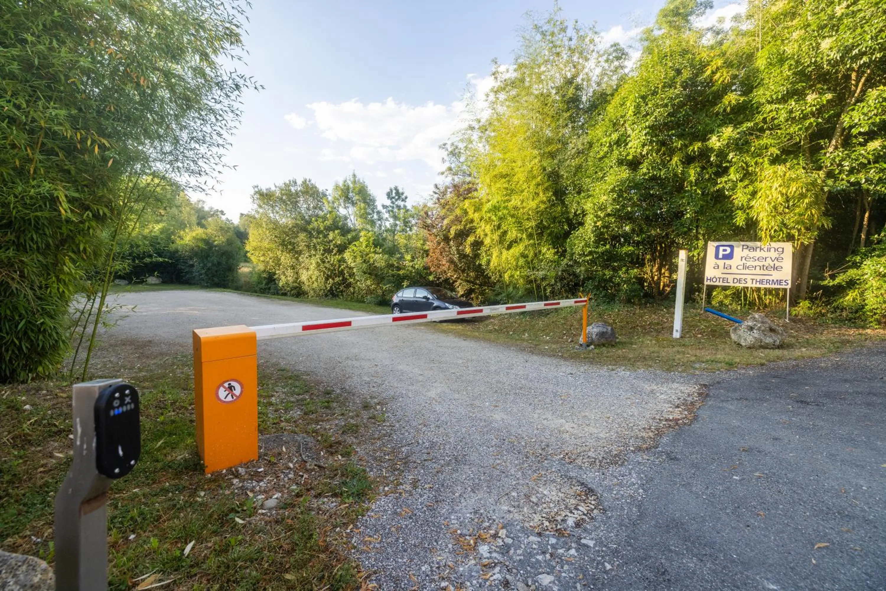 Parking in Hotel Restaurant des Thermes