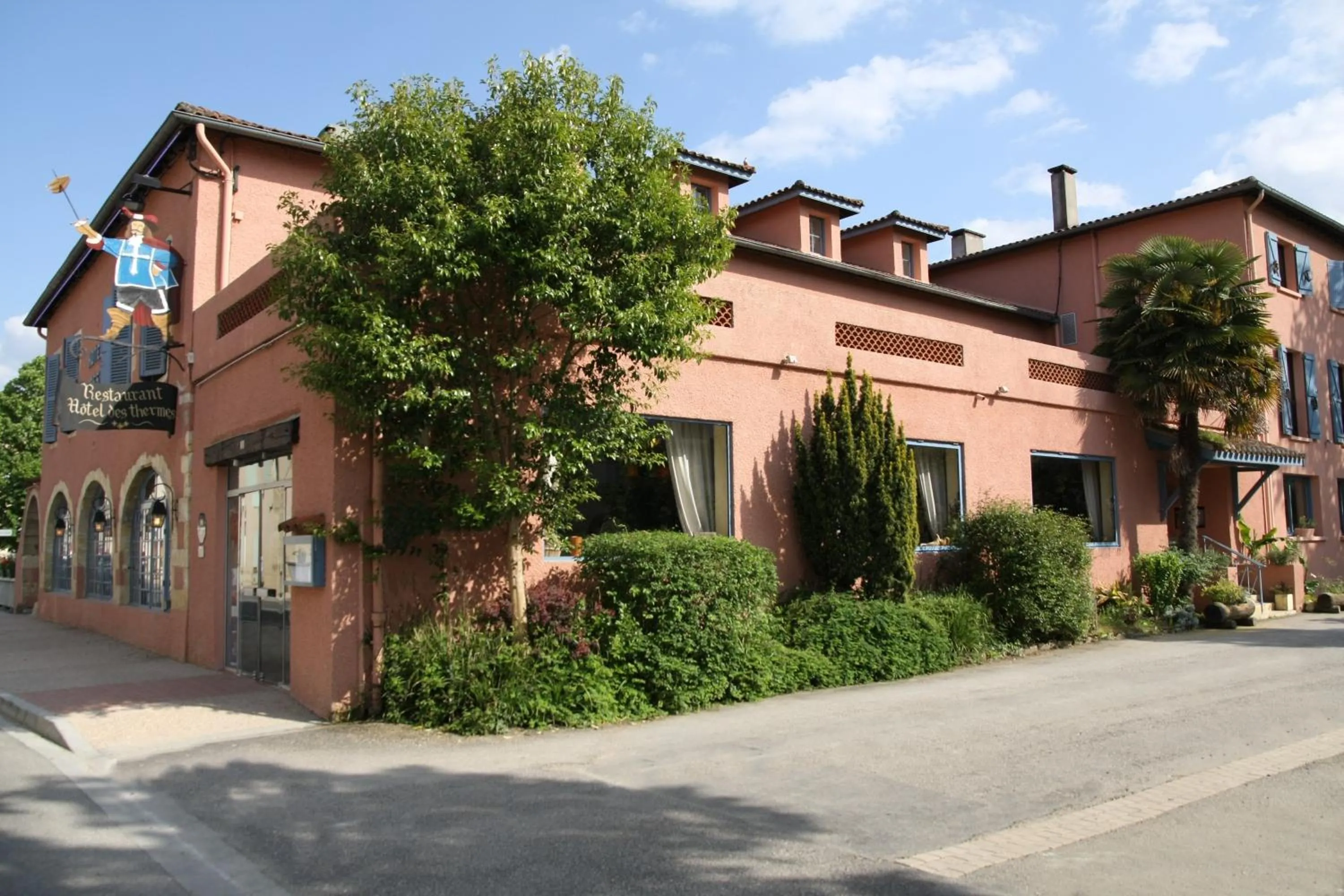 Property building in Hotel Restaurant des Thermes
