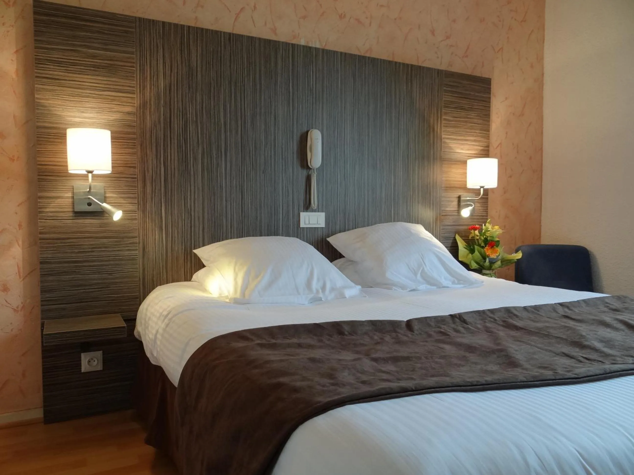 Bedroom, Bed in Hotel Restaurant des Thermes