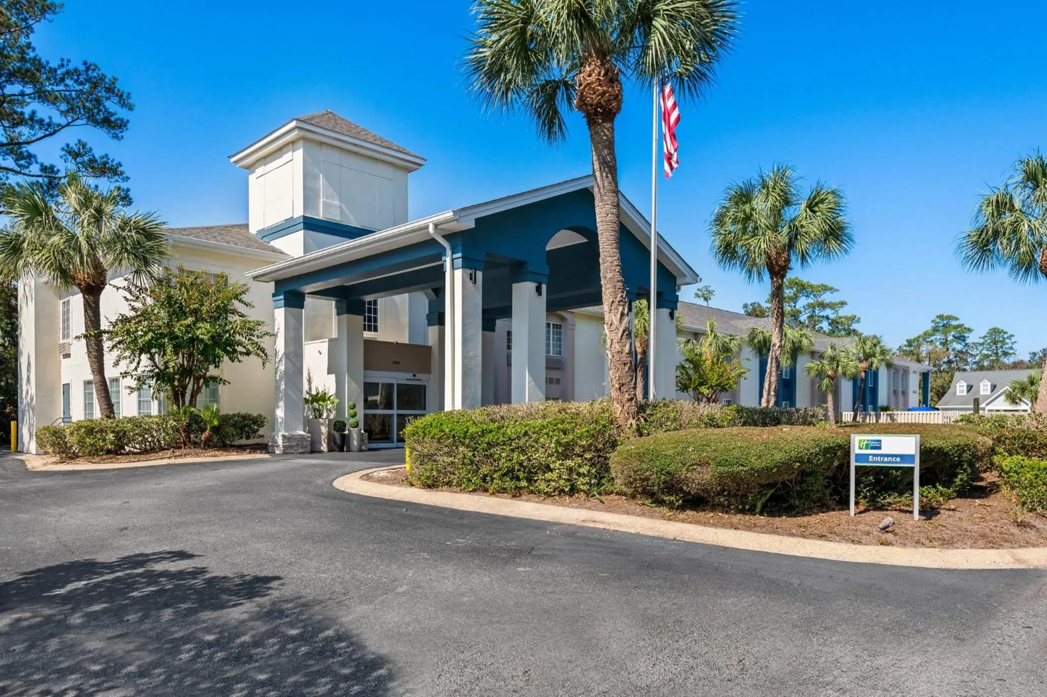Property building in Holiday Inn Express Saint Simons Island by IHG