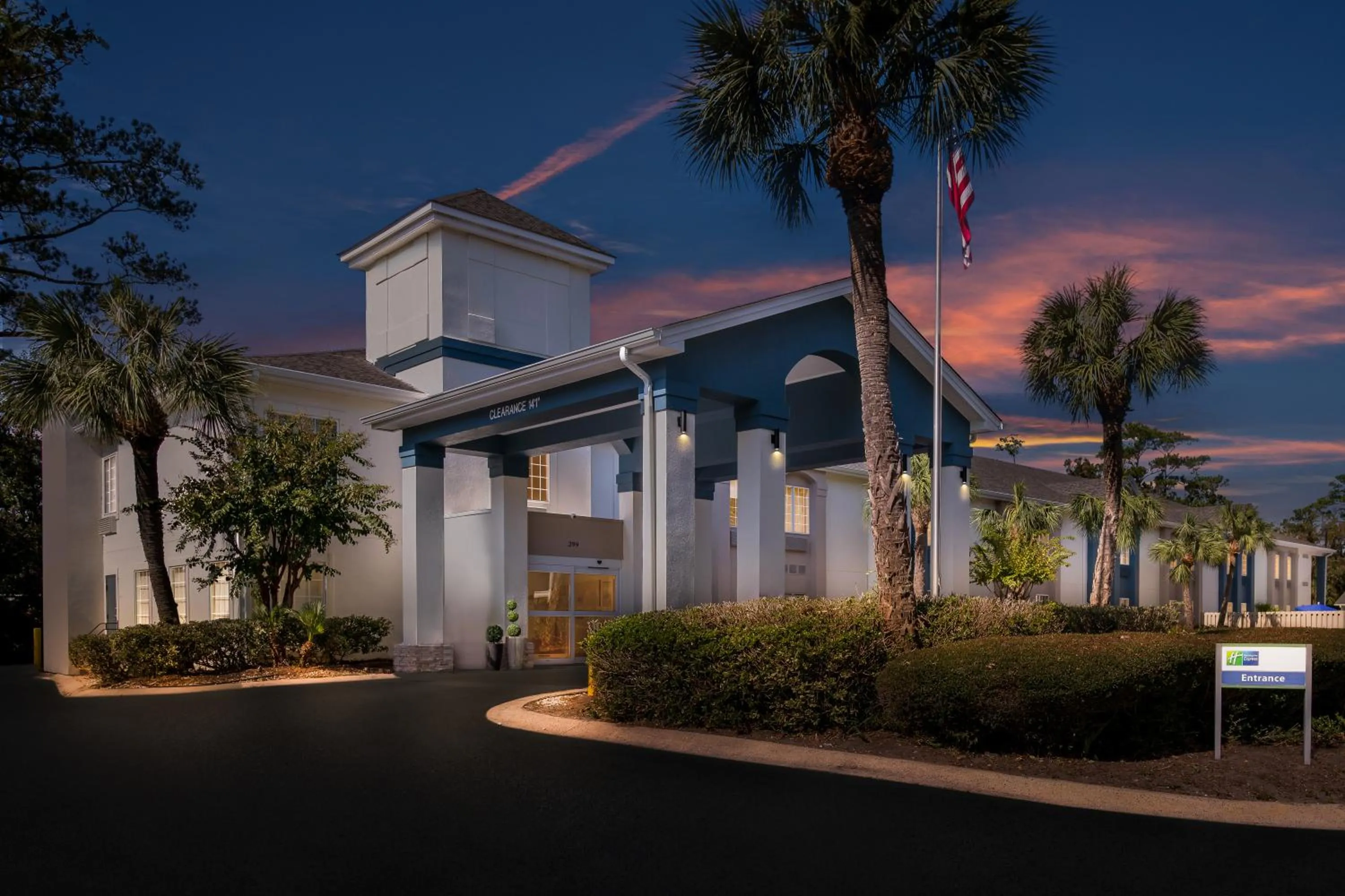 Property building in Holiday Inn Express Saint Simons Island by IHG