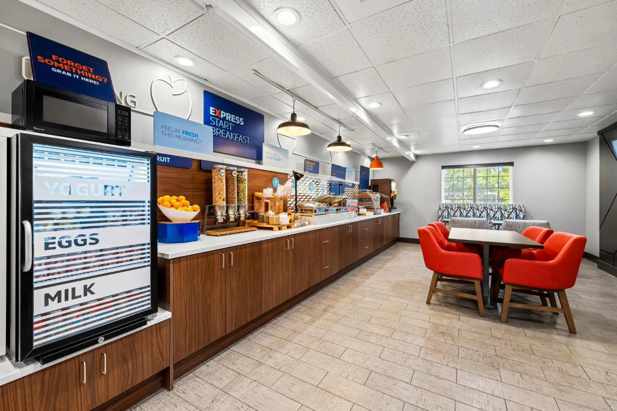 Breakfast in Holiday Inn Express Saint Simons Island by IHG