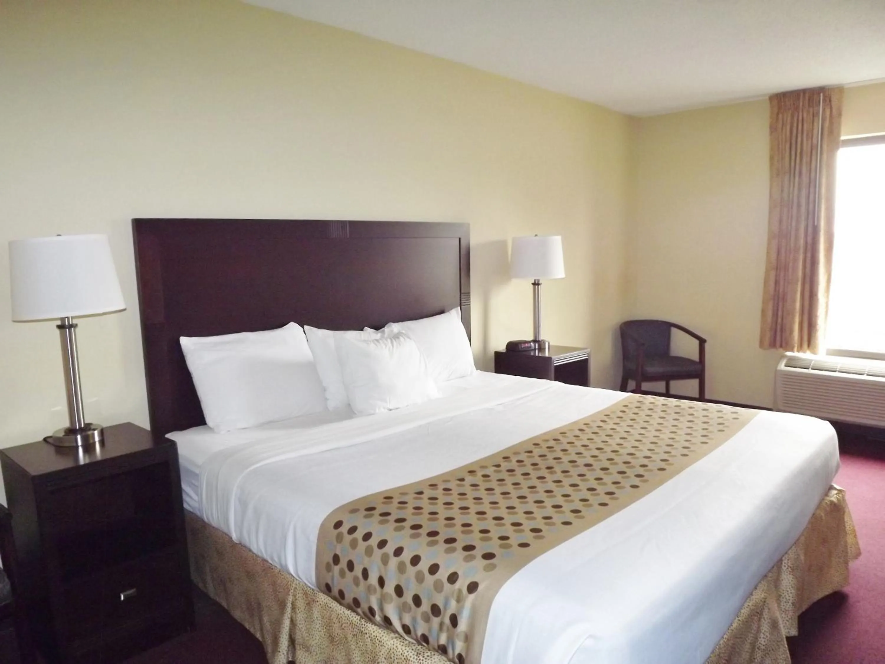 Photo of the whole room, Bed in River Edge Inn