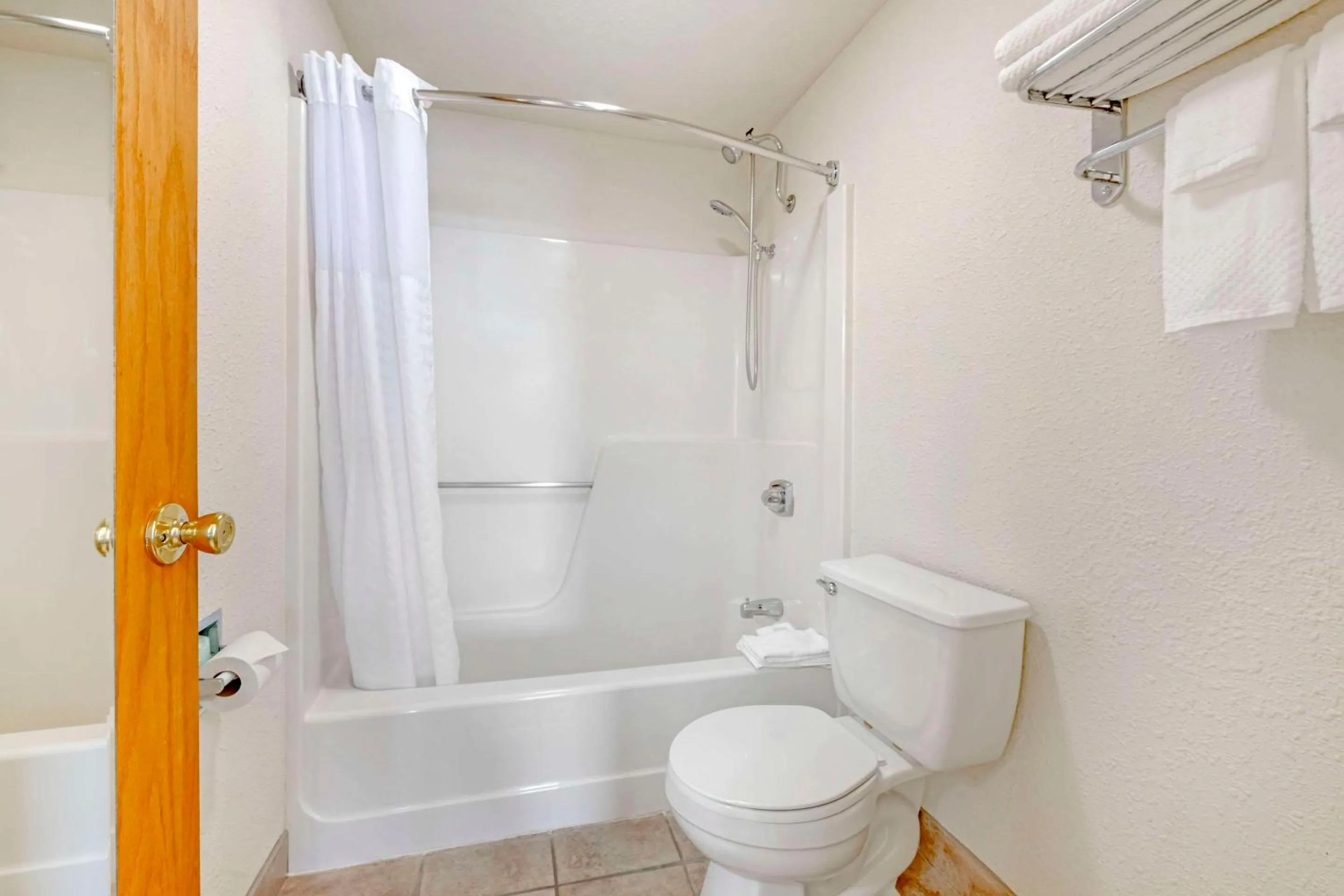 Bedroom in Quality Inn Ashland - Lake Superior