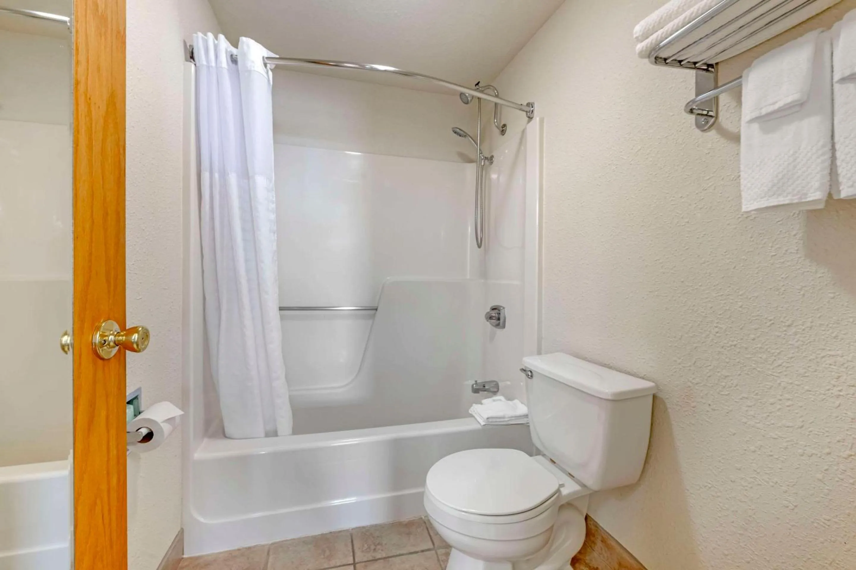 Bedroom in Quality Inn Ashland - Lake Superior