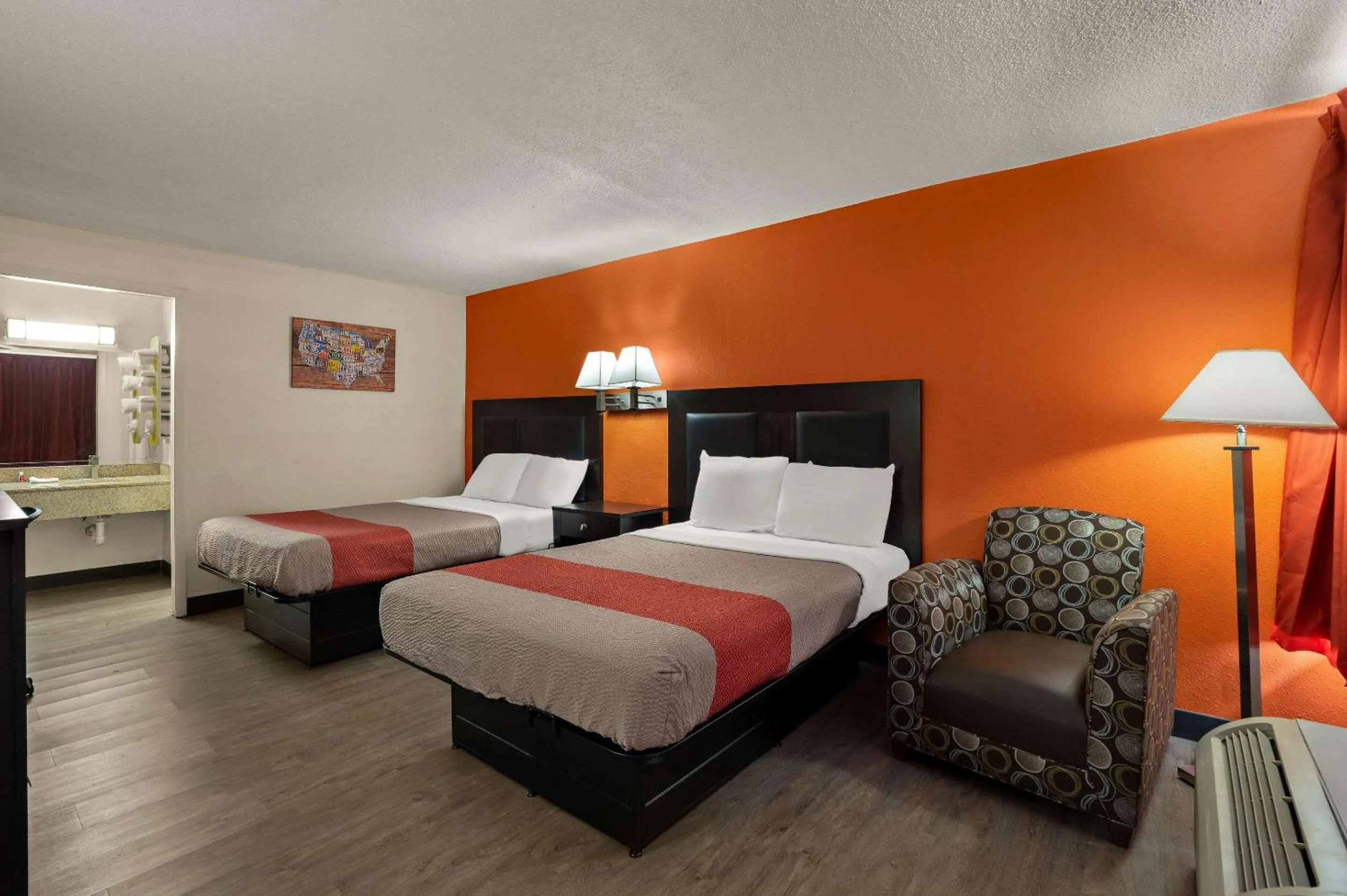 Bedroom, Bed in Econo Lodge