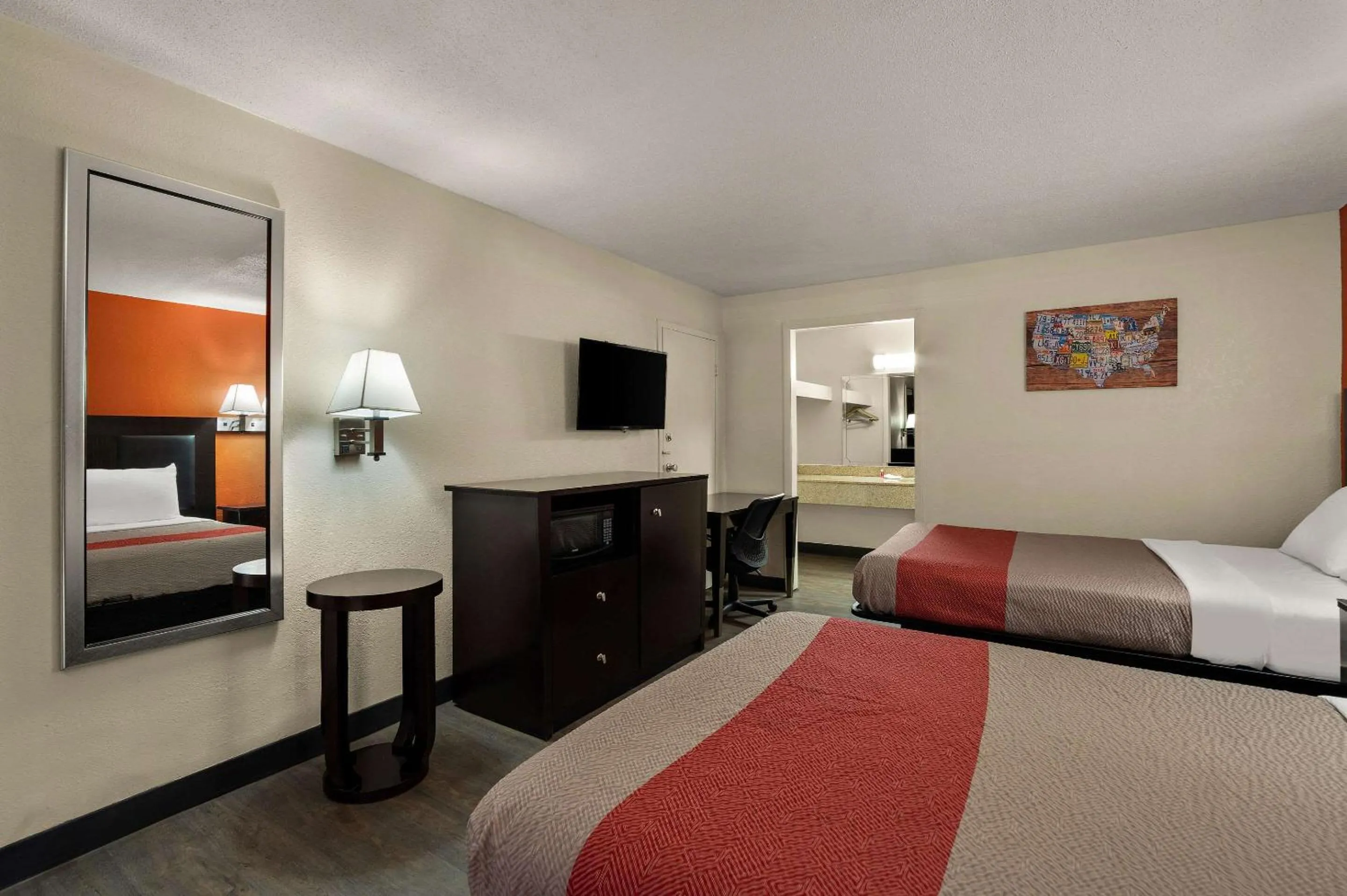 Bedroom, Bed in Econo Lodge