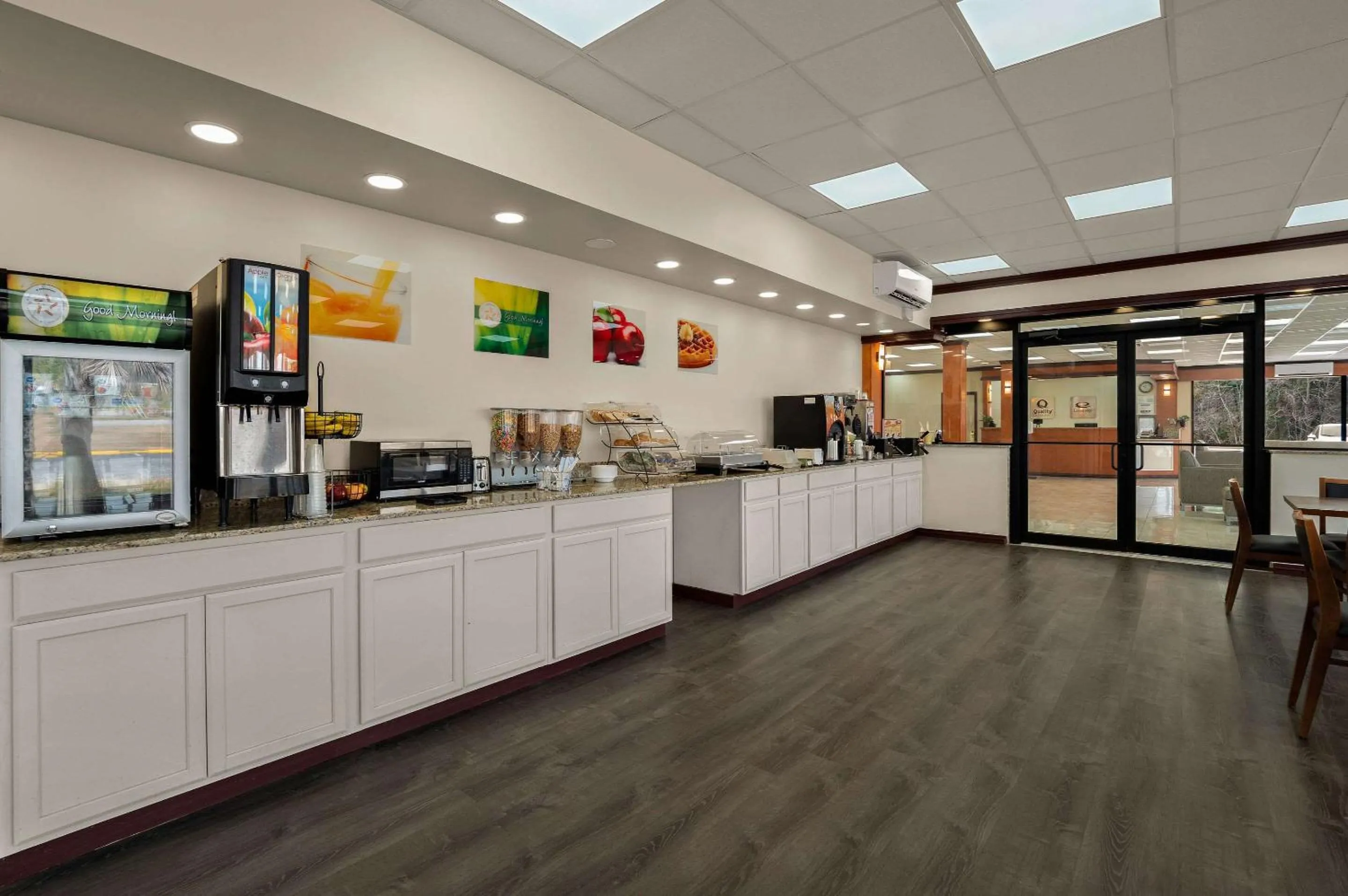 Breakfast in Econo Lodge