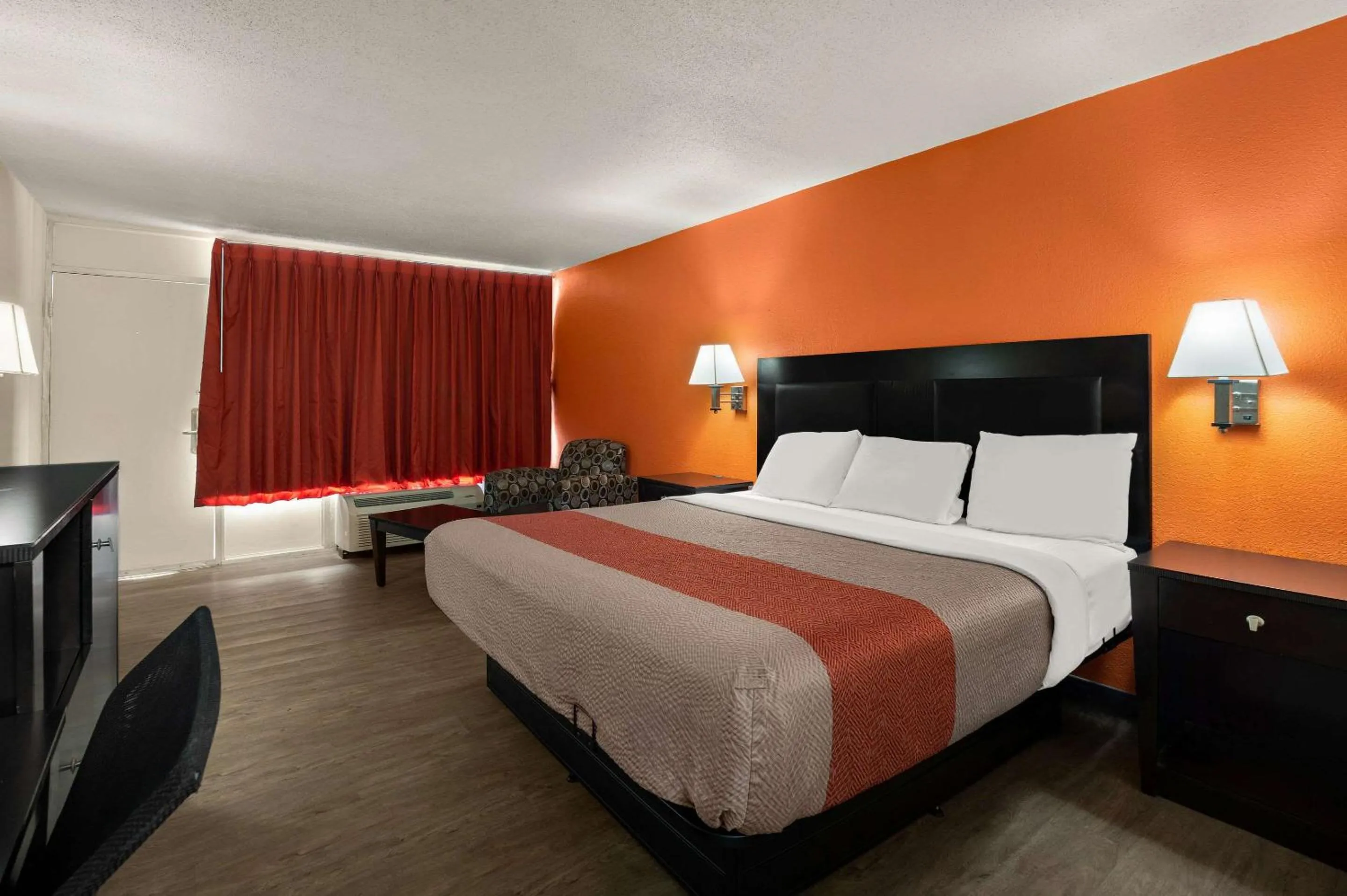 Bedroom, Bed in Econo Lodge