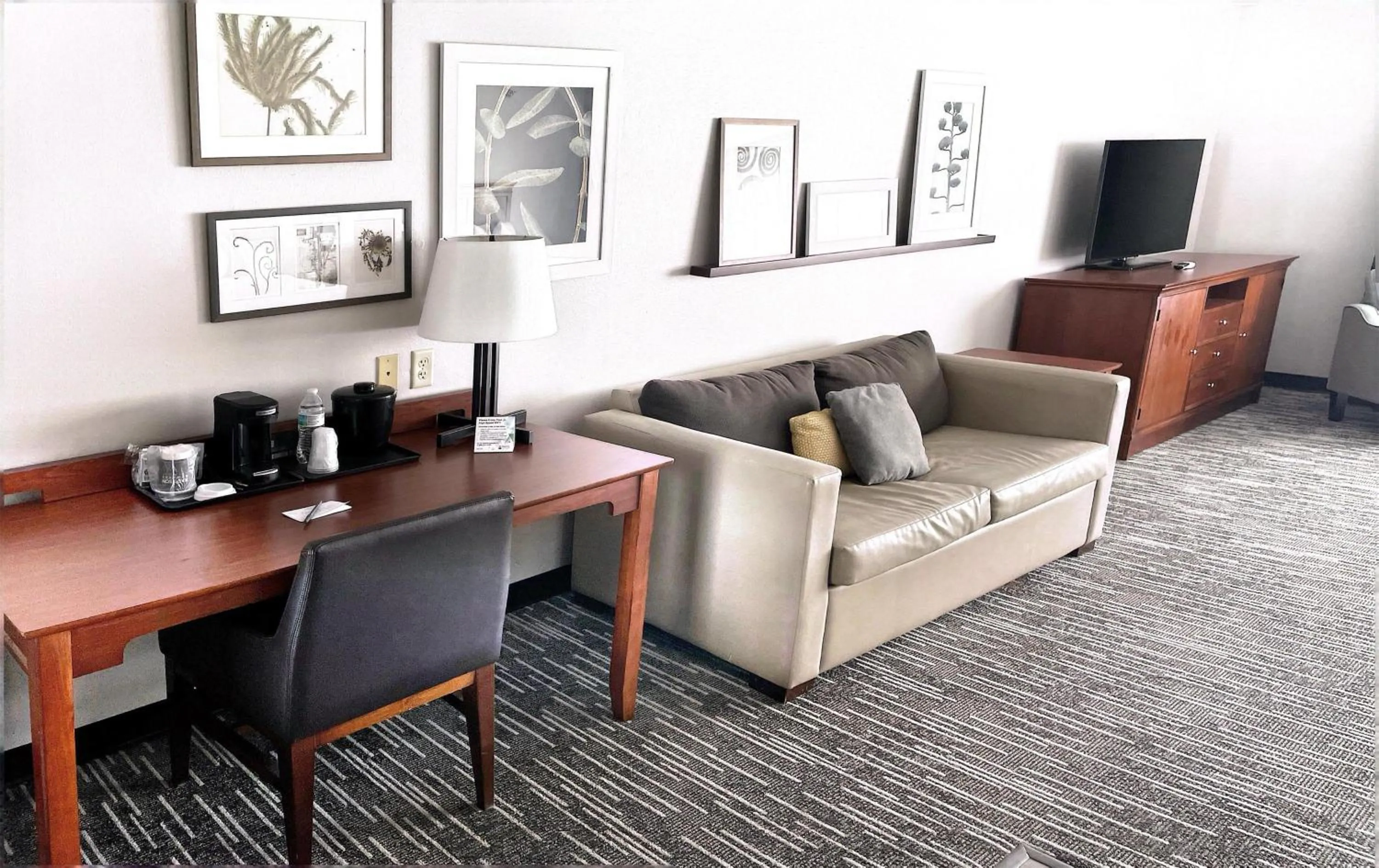 Bedroom in Best Western Harmony Inn Fort Dodge Iowa