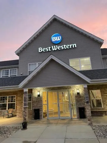 Property building in Best Western Harmony Inn Fort Dodge Iowa