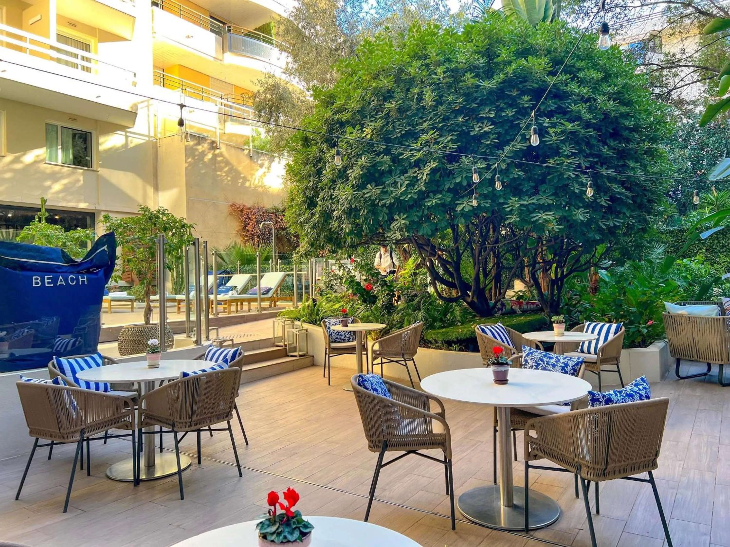 Lounge or bar in Croisette Beach Hotel Cannes - MGallery Collection