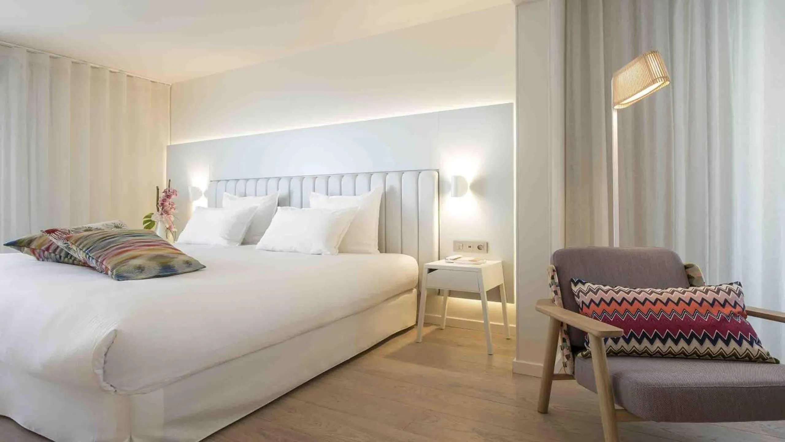 Photo of the whole room, Bed in Croisette Beach Hotel Cannes - MGallery Collection