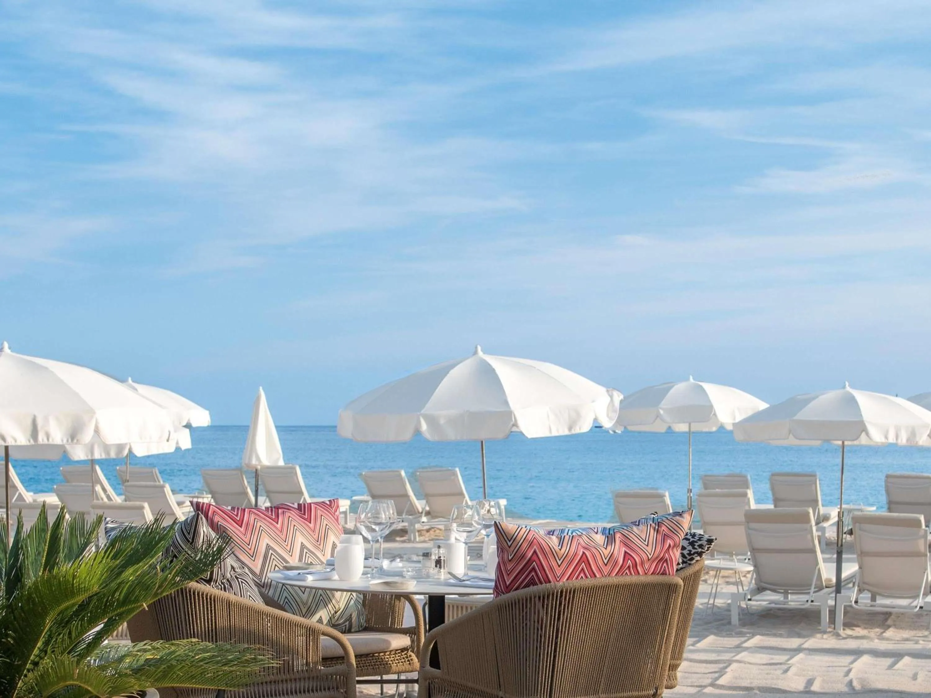 Lounge or bar in Croisette Beach Hotel Cannes - MGallery Collection