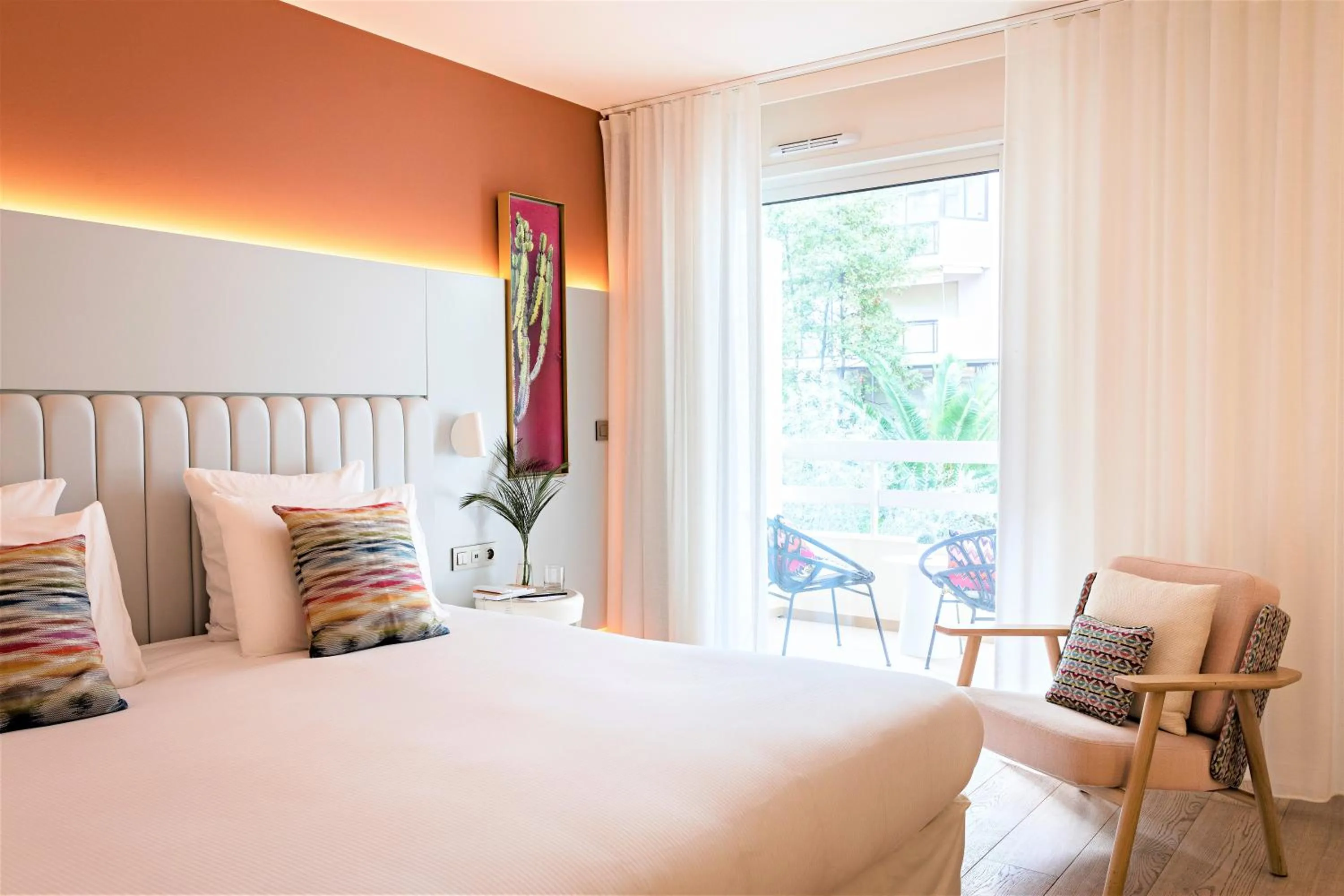 Photo of the whole room, Bed in Croisette Beach Hotel Cannes - MGallery Collection