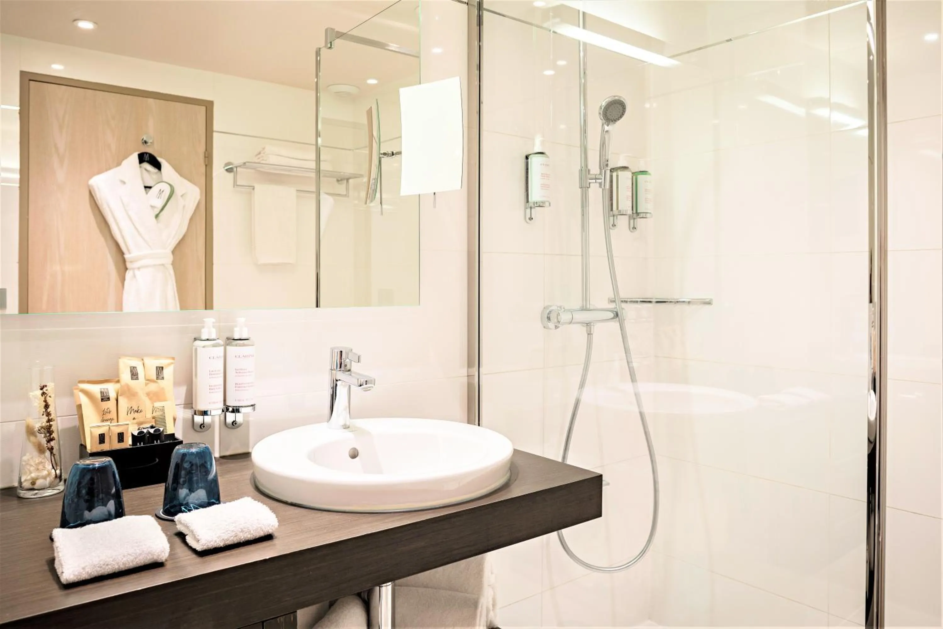 Bathroom in Croisette Beach Hotel Cannes - MGallery Collection