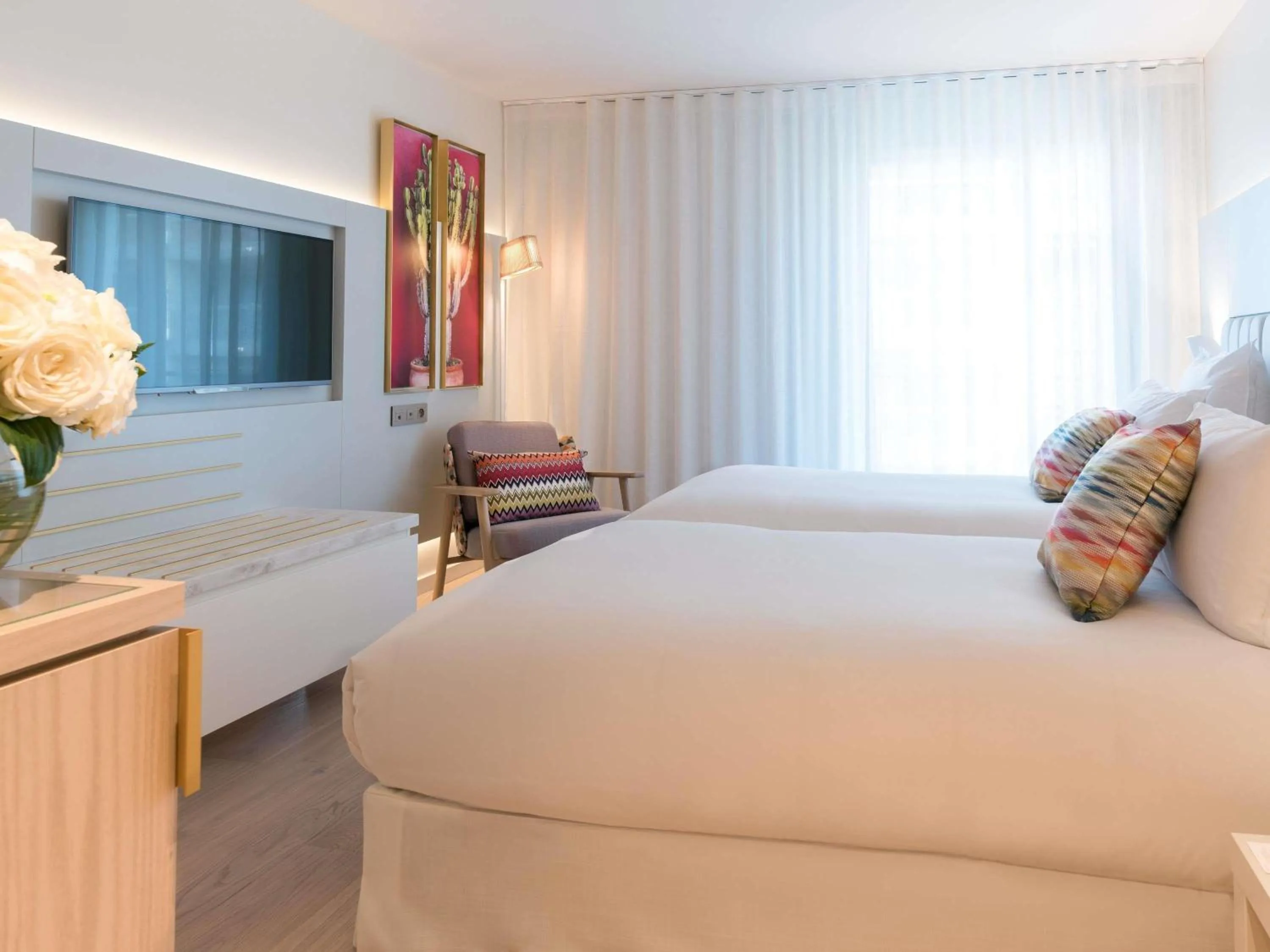 Bedroom, Bed in Croisette Beach Hotel Cannes - MGallery Collection