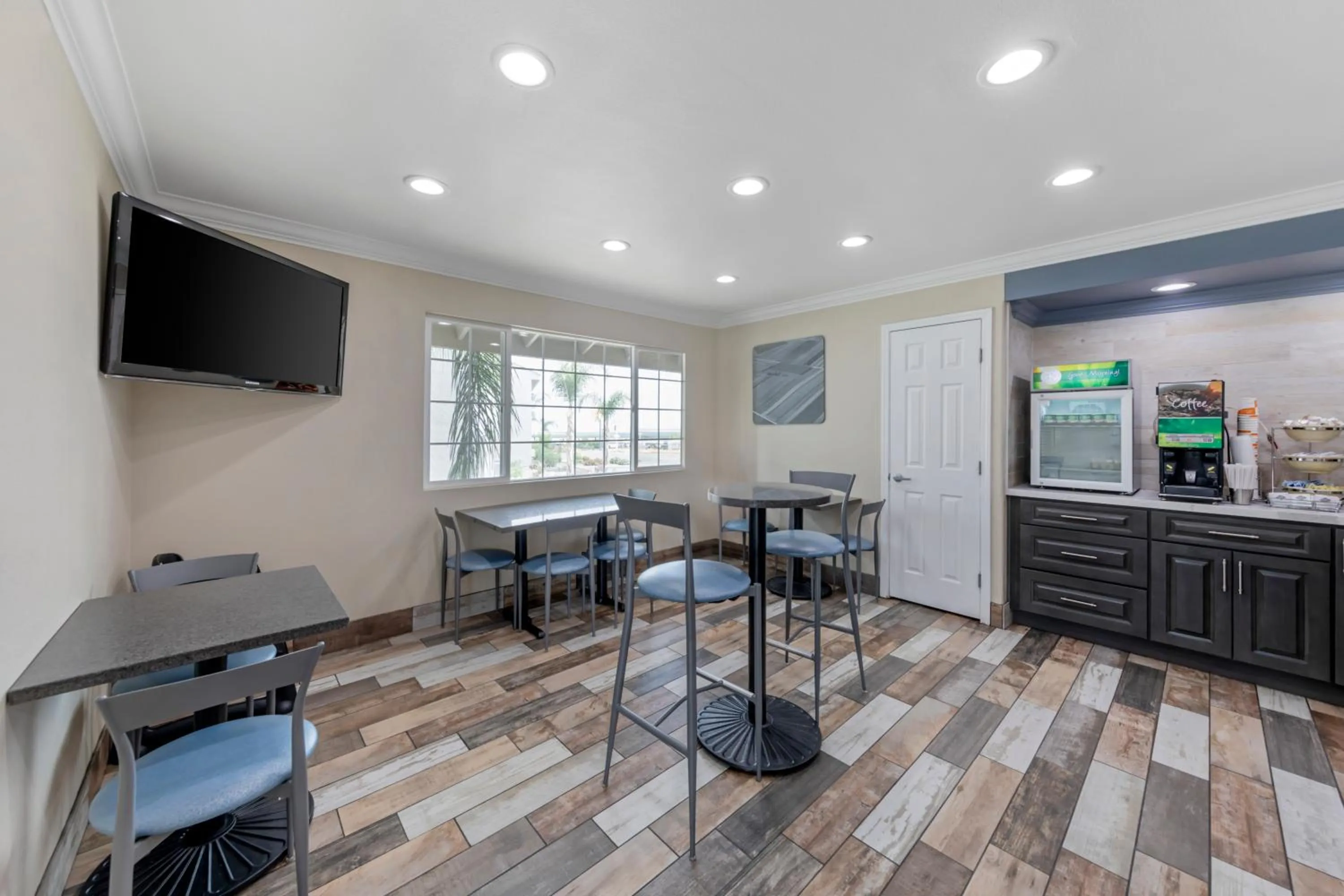 TV and multimedia in Quality Inn Kettleman City near Hwy 41