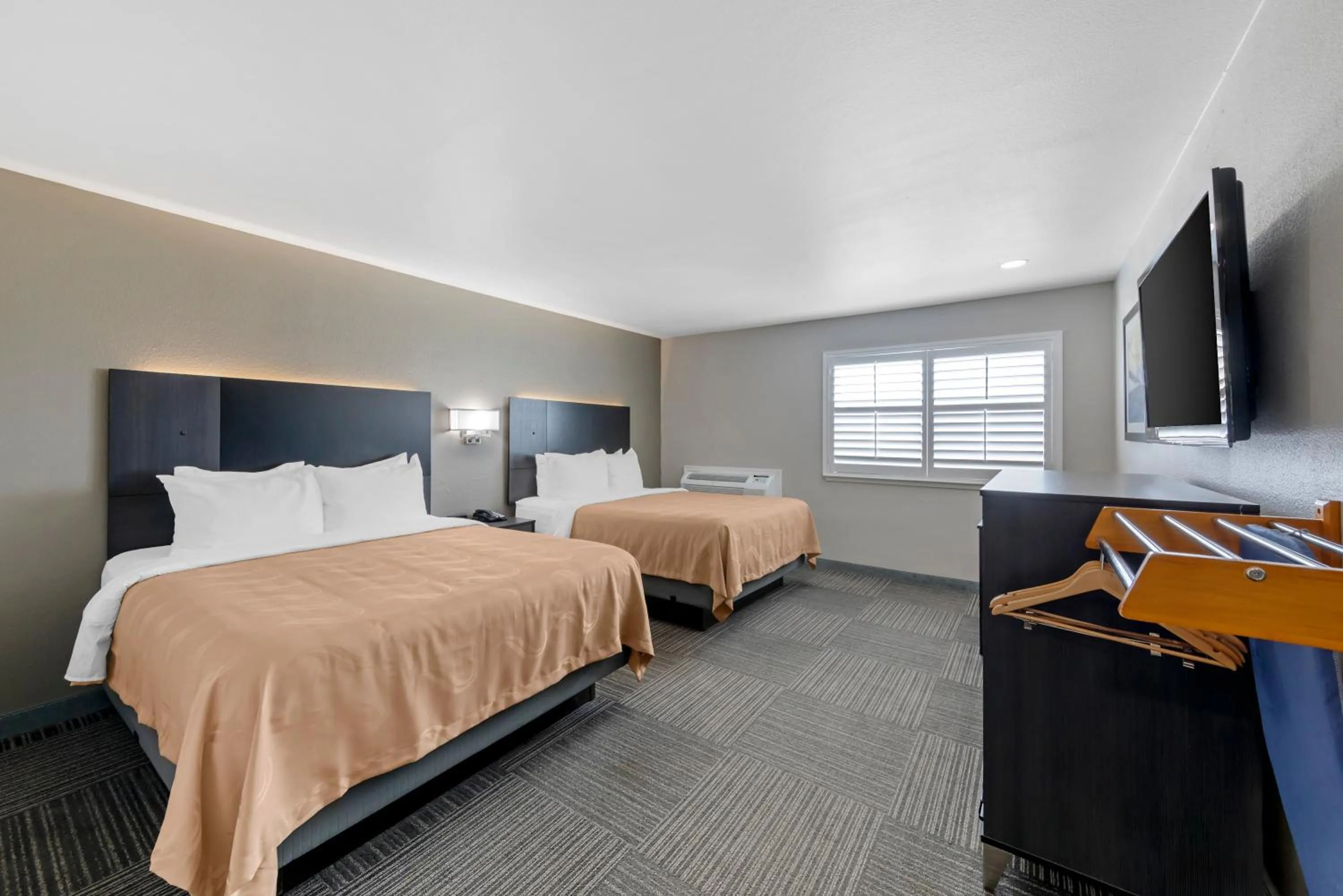 Photo of the whole room, Bed in Quality Inn Kettleman City near Hwy 41