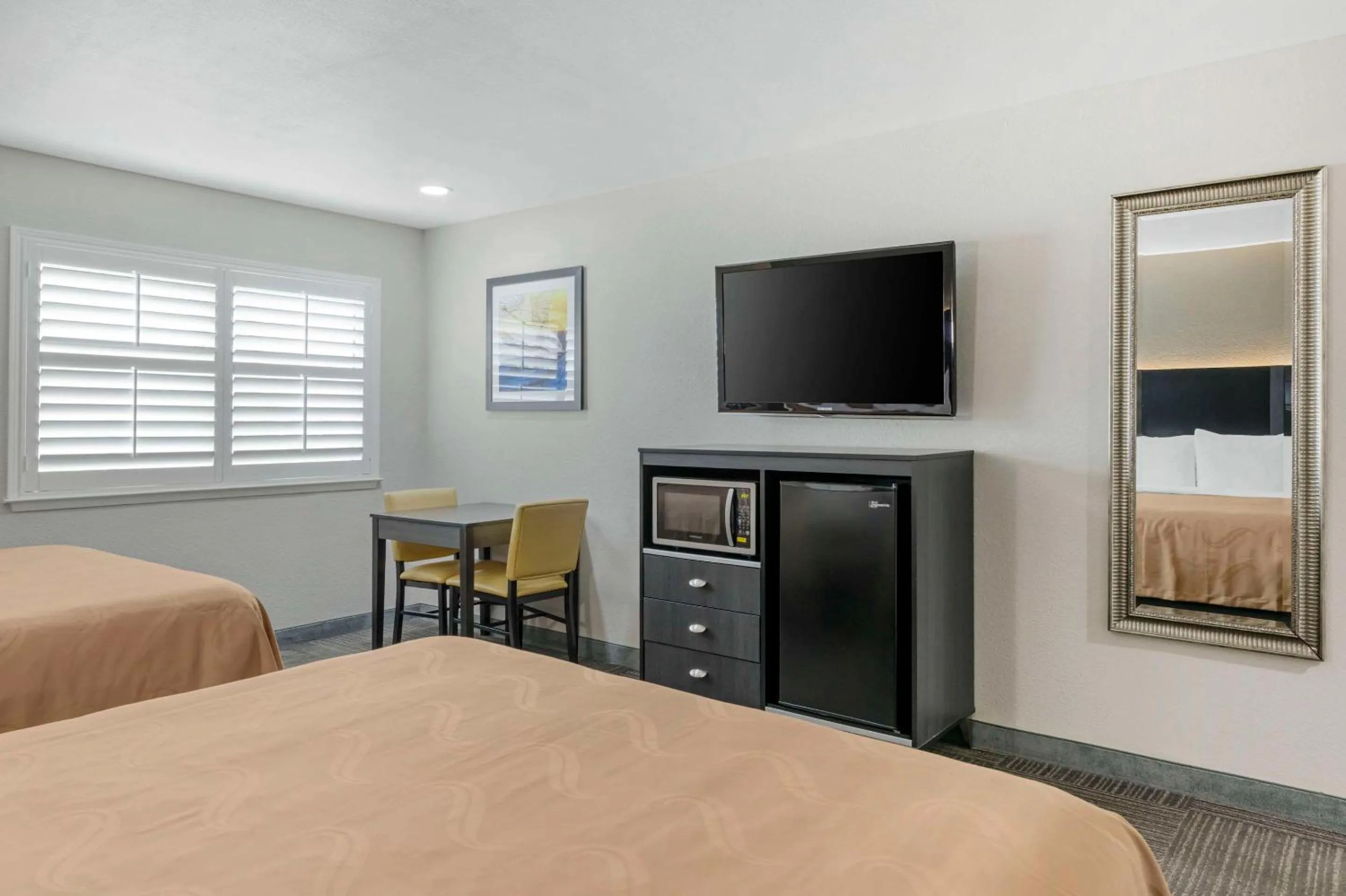 Bedroom, Bed in Quality Inn Kettleman City near Hwy 41