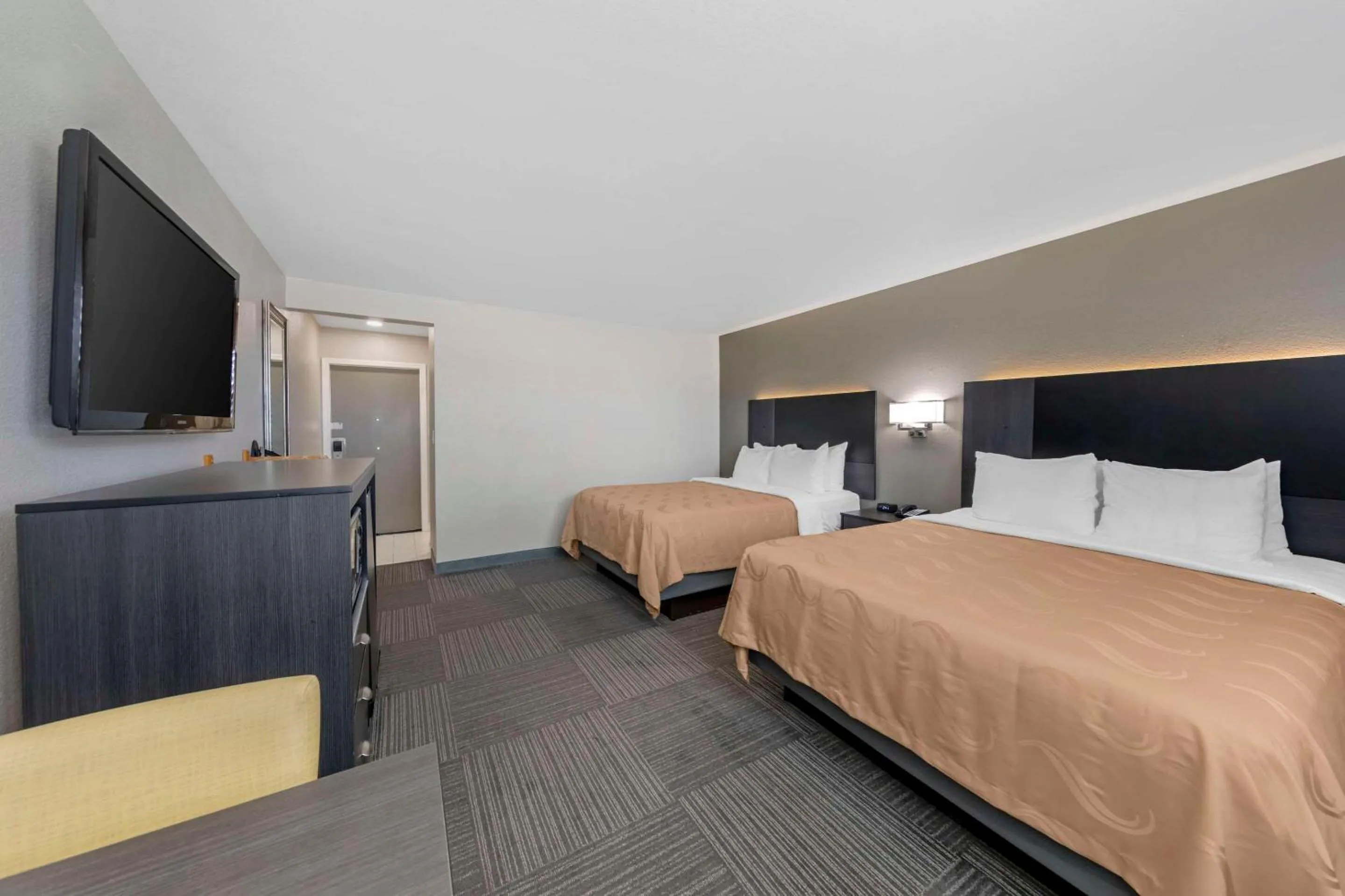 Bedroom, Bed in Quality Inn Kettleman City near Hwy 41