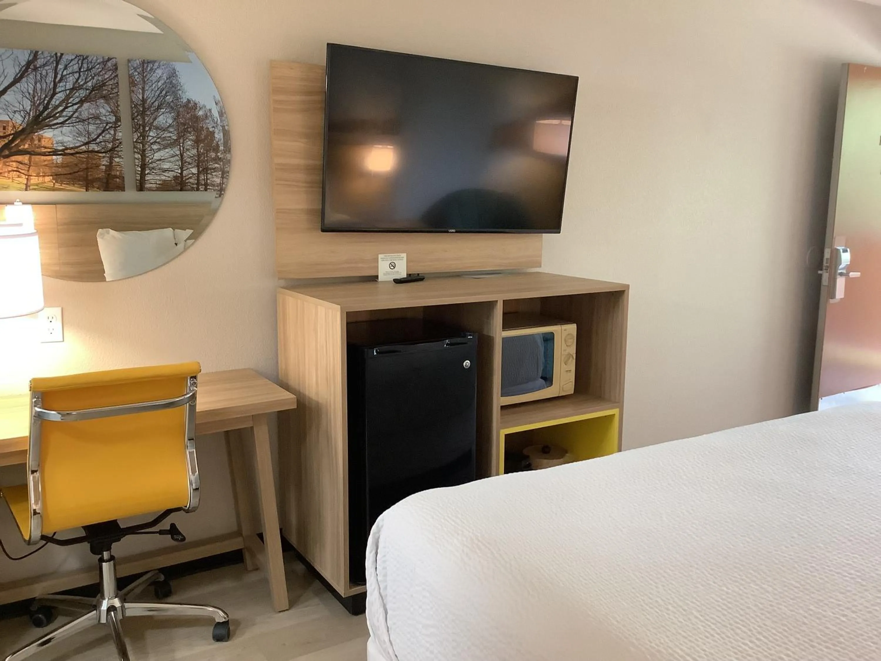 TV and multimedia, Bed in Days Inn by Wyndham Kingdom City