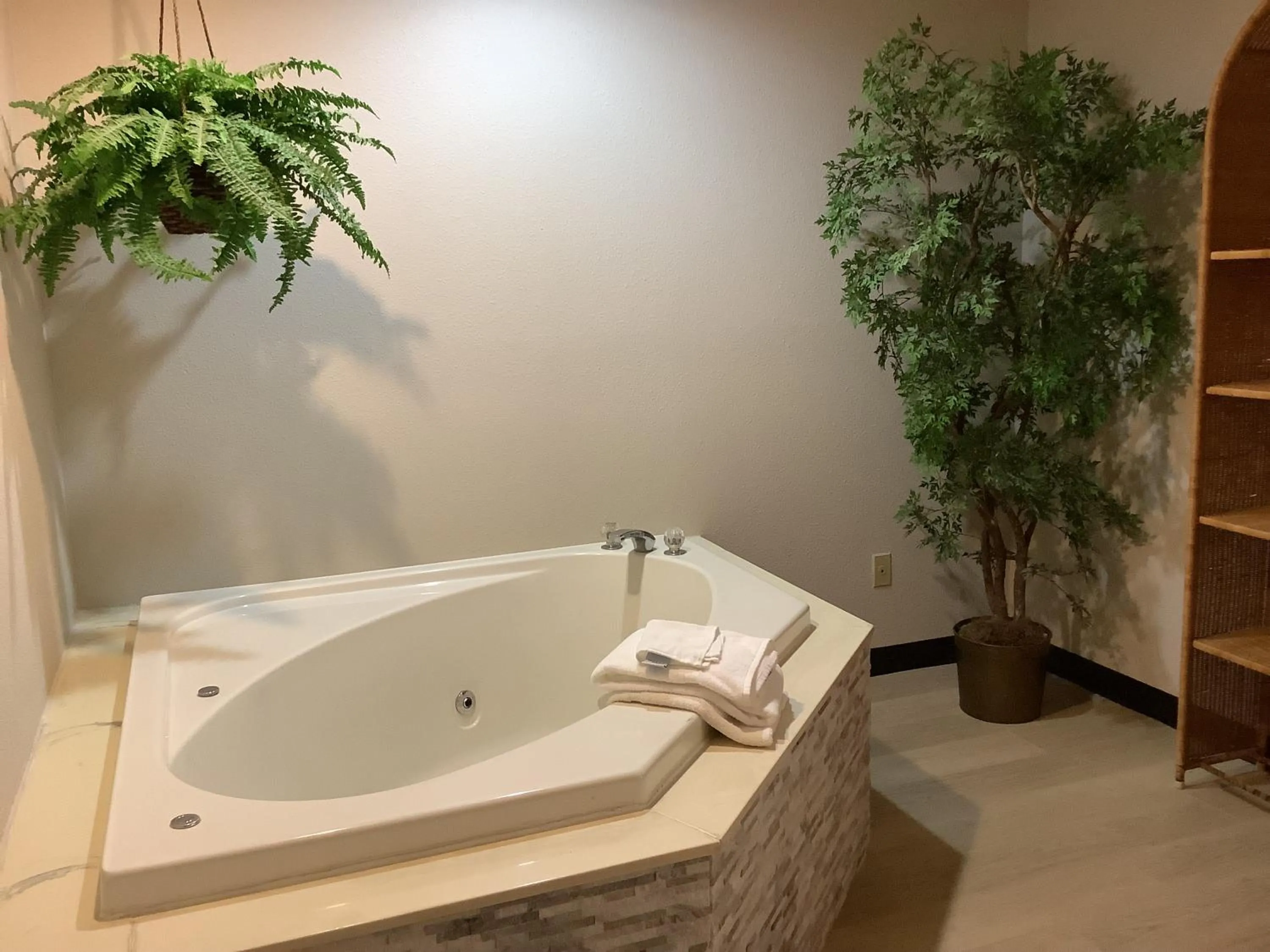 Hot Tub in Days Inn by Wyndham Kingdom City