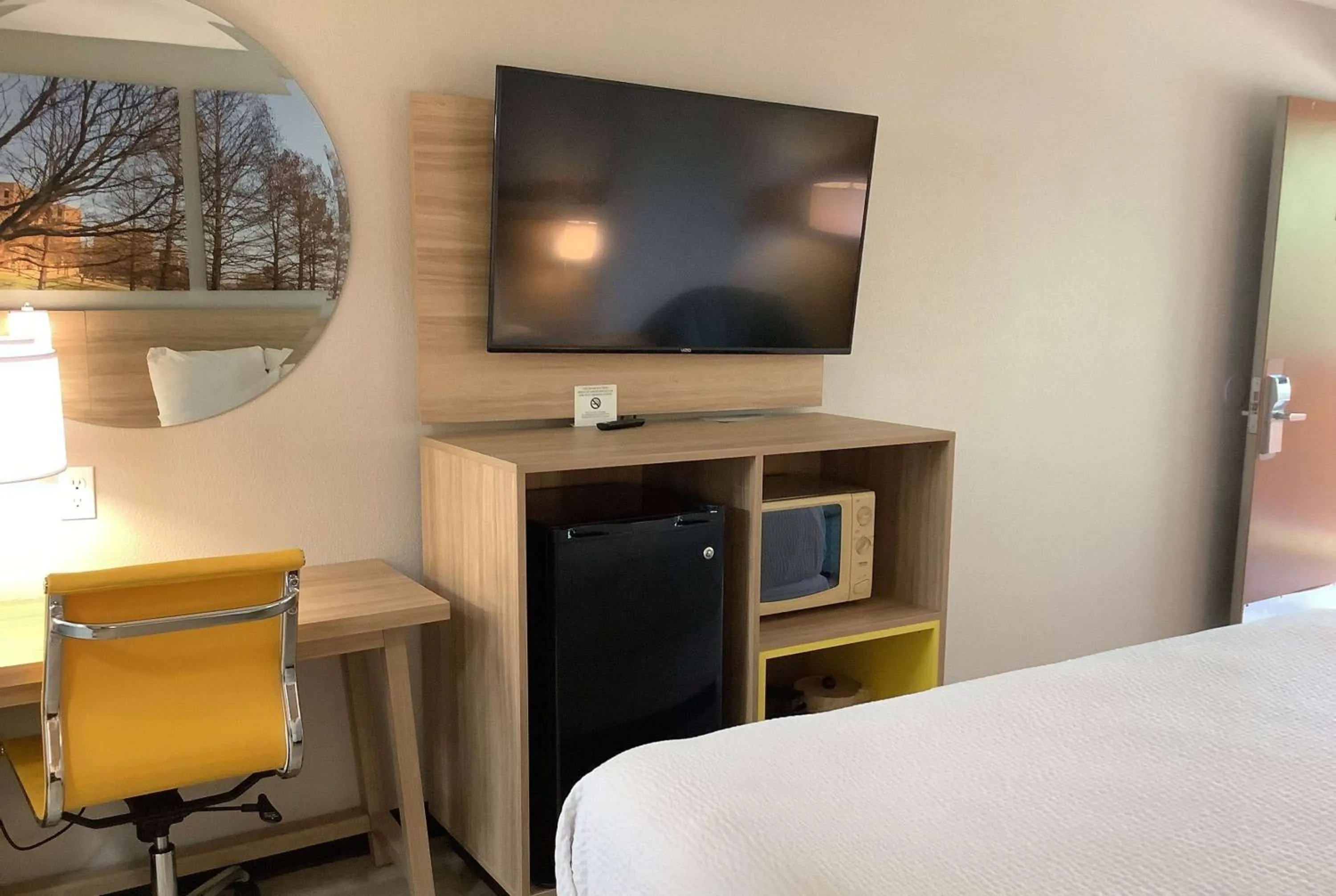 Photo of the whole room, Bed in Days Inn by Wyndham Kingdom City