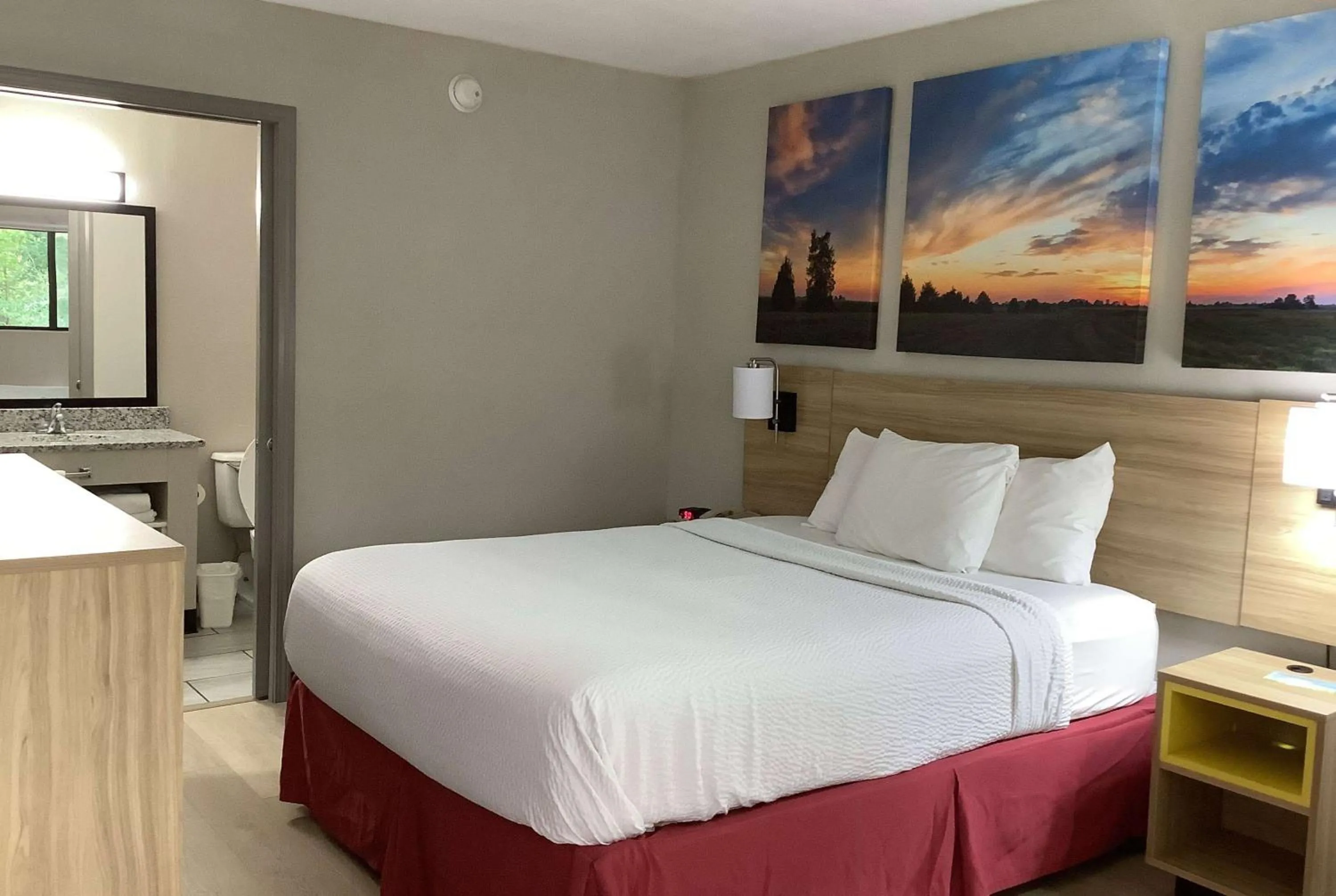 Photo of the whole room, Bed in Days Inn by Wyndham Kingdom City