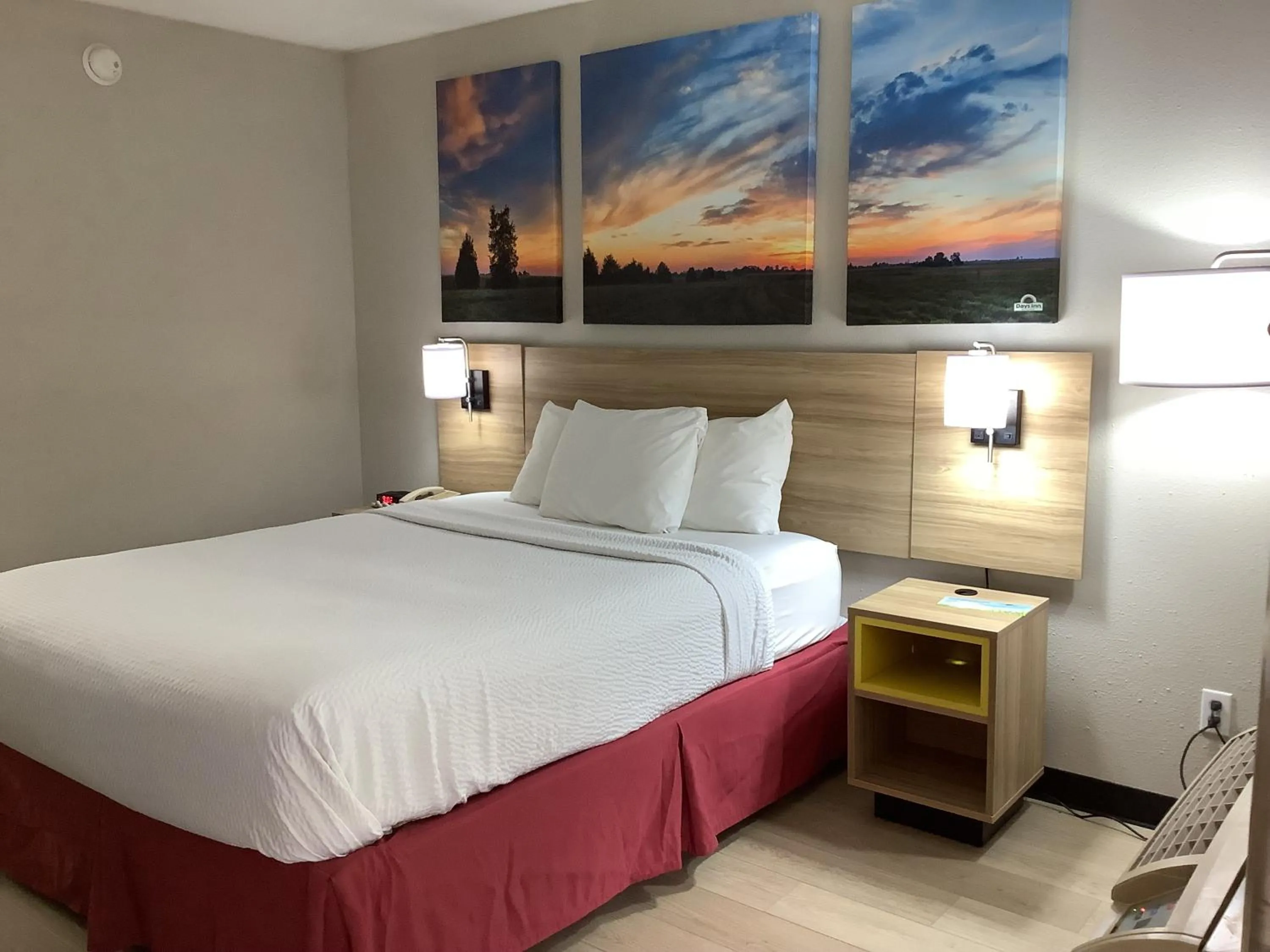 Bed in Days Inn by Wyndham Kingdom City