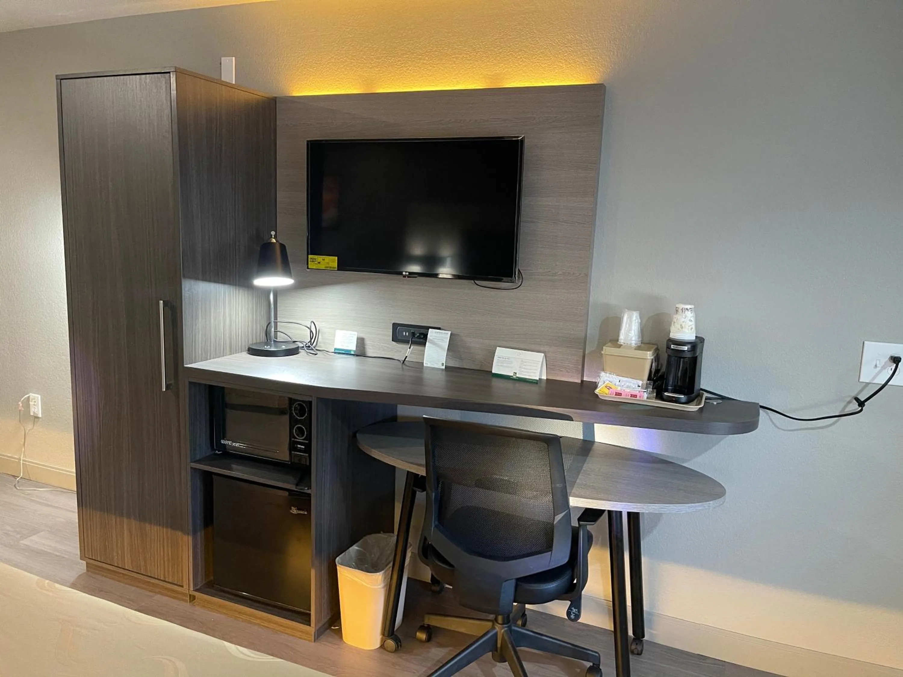 TV and multimedia in Quality Inn & Suites North Mesquite I-30