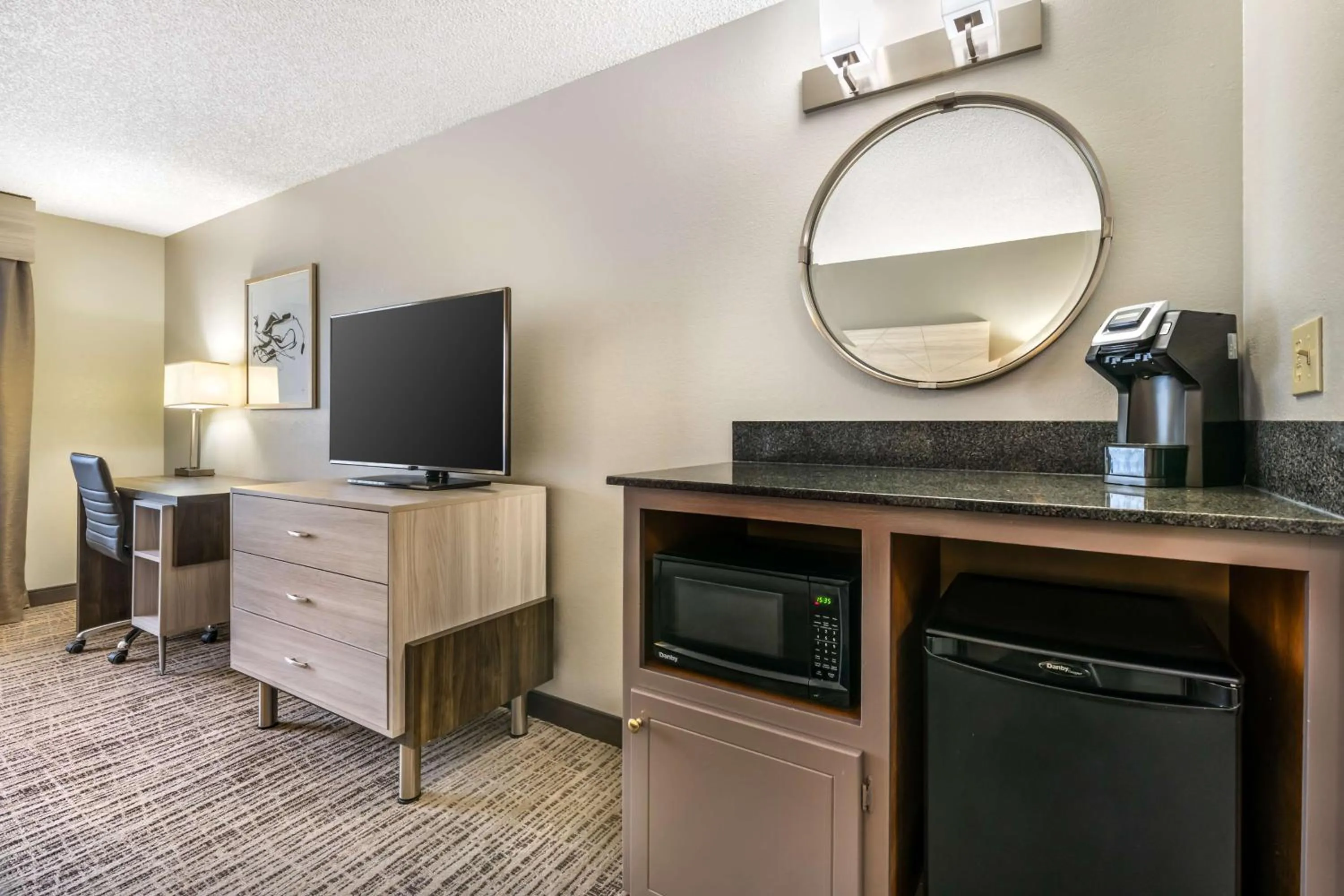 Bedroom in Best Western Plus Lake City