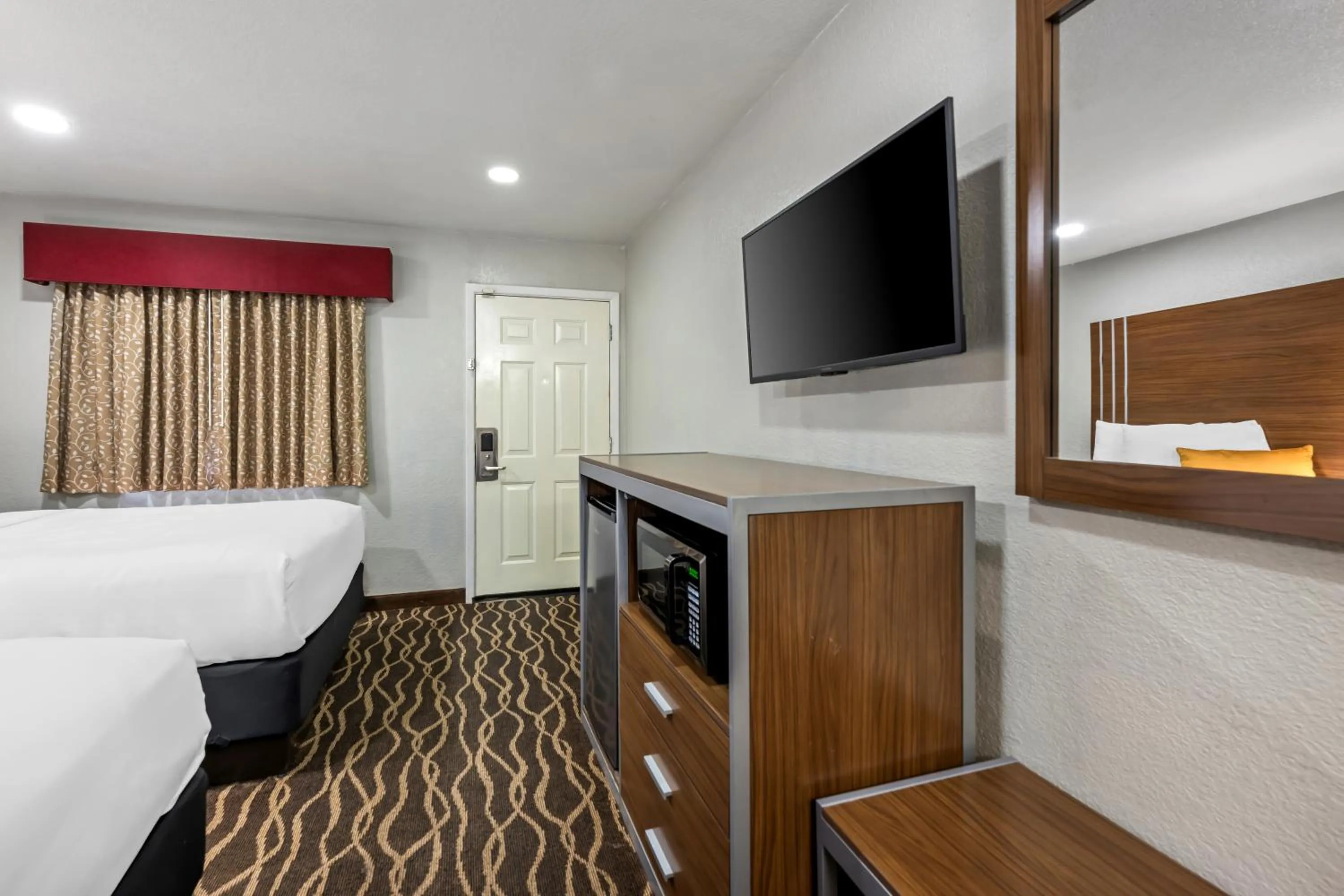 TV and multimedia, Bed in Rodeway Inn Carlsbad Caverns Area