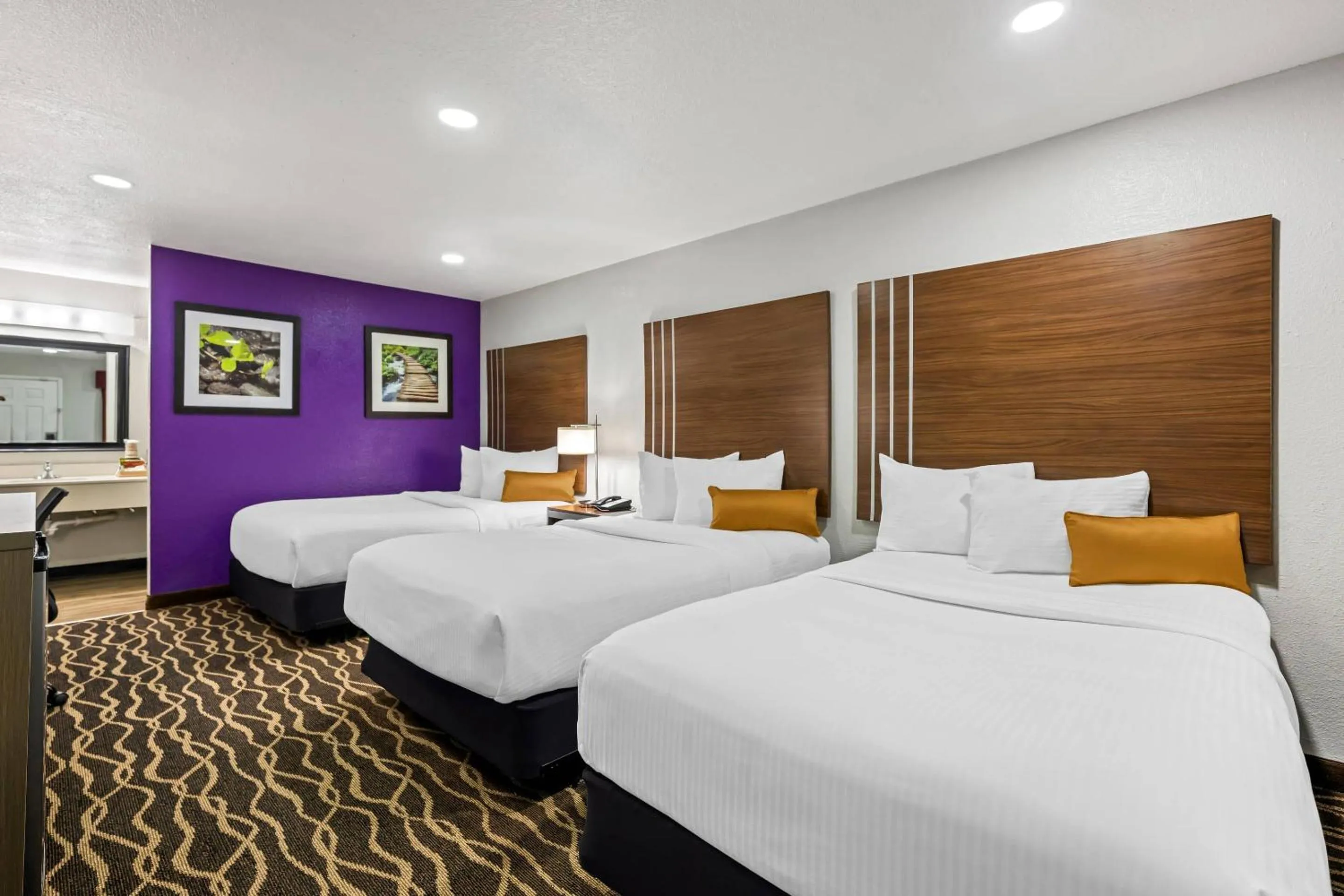 Bedroom, Bed in Rodeway Inn Carlsbad Caverns Area
