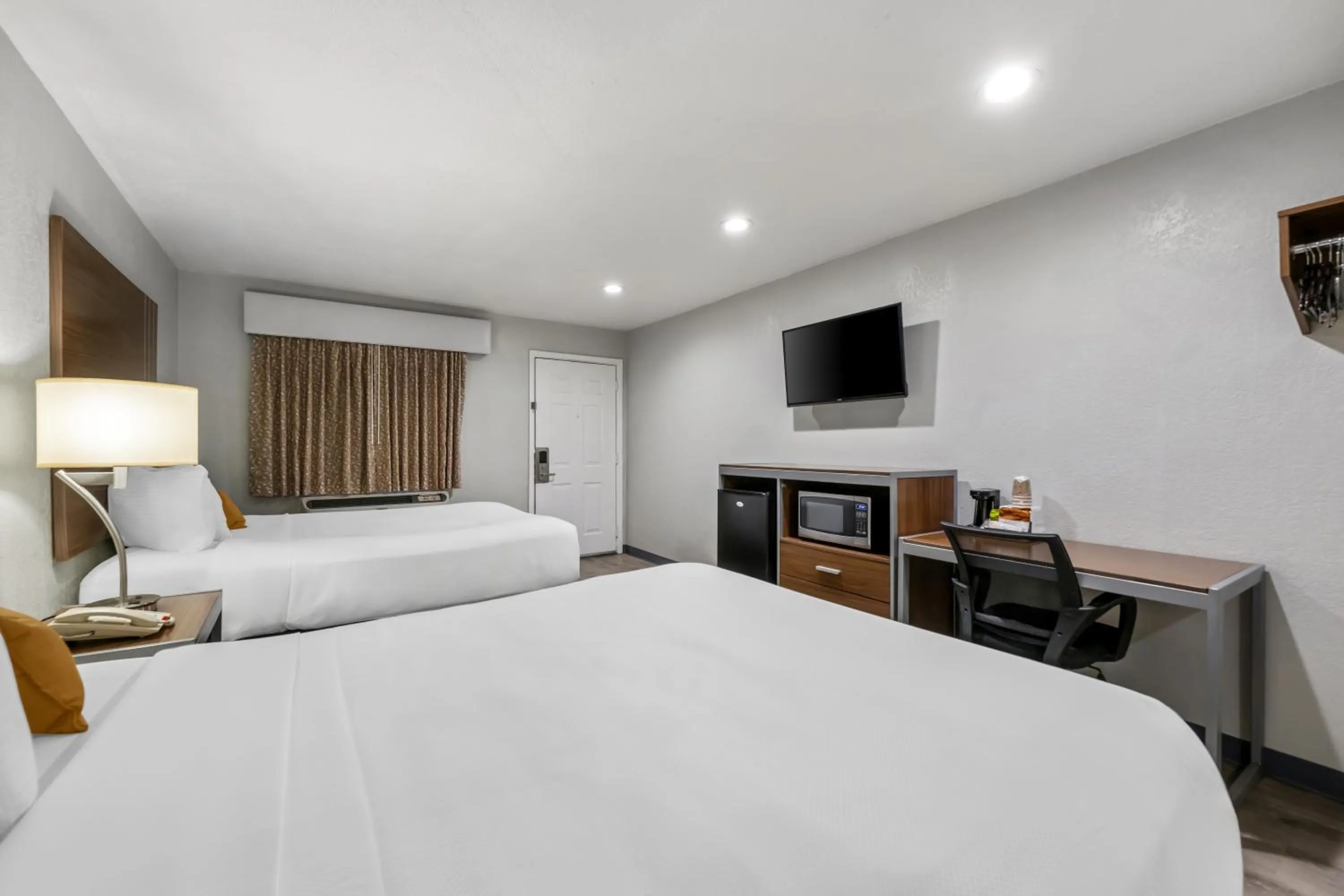 Bed in Rodeway Inn Carlsbad Caverns Area