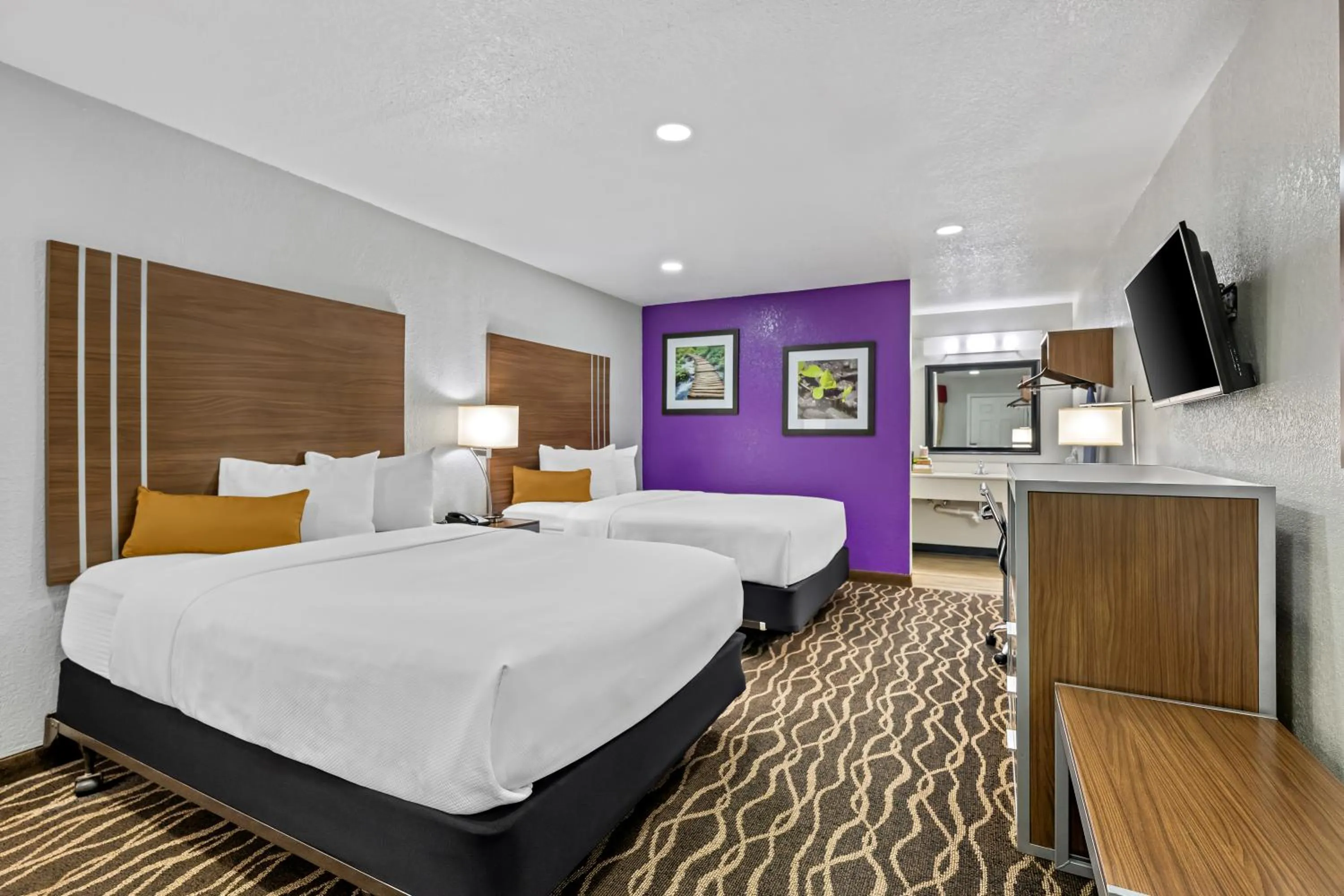 Bed in Rodeway Inn Carlsbad Caverns Area