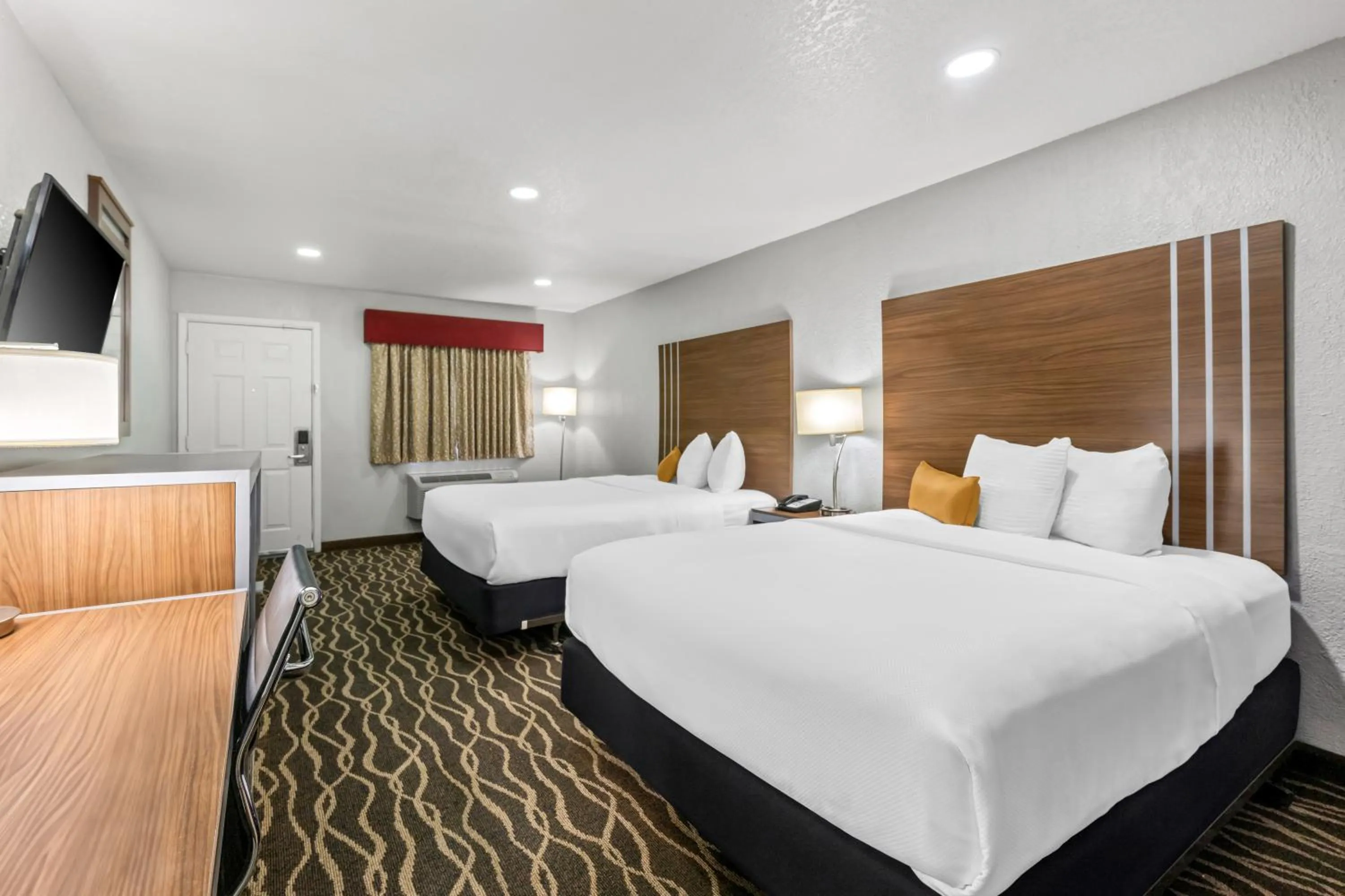 Bed in Rodeway Inn Carlsbad Caverns Area