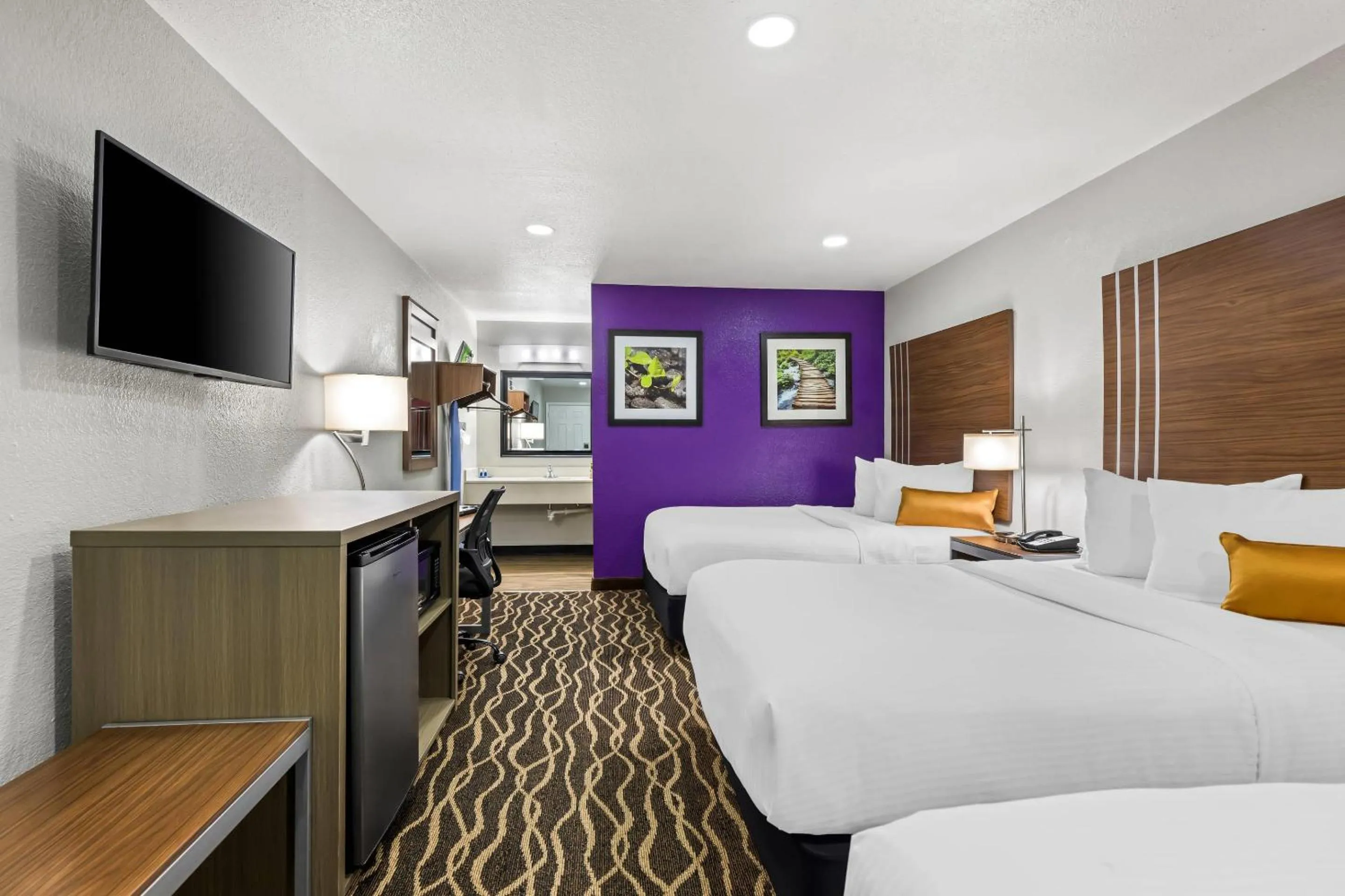 Bedroom, Bed in Rodeway Inn Carlsbad Caverns Area