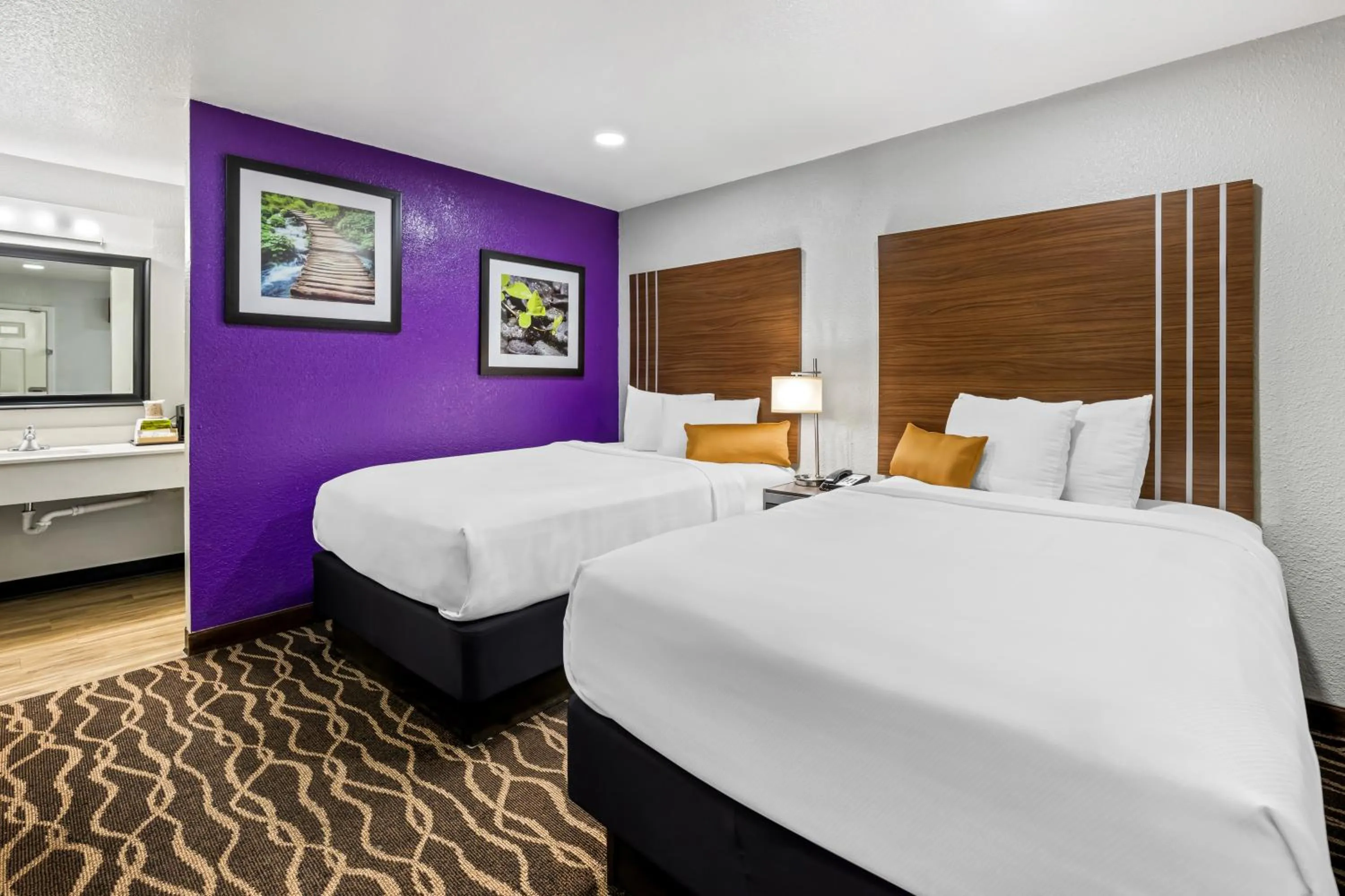 Bed in Rodeway Inn Carlsbad Caverns Area