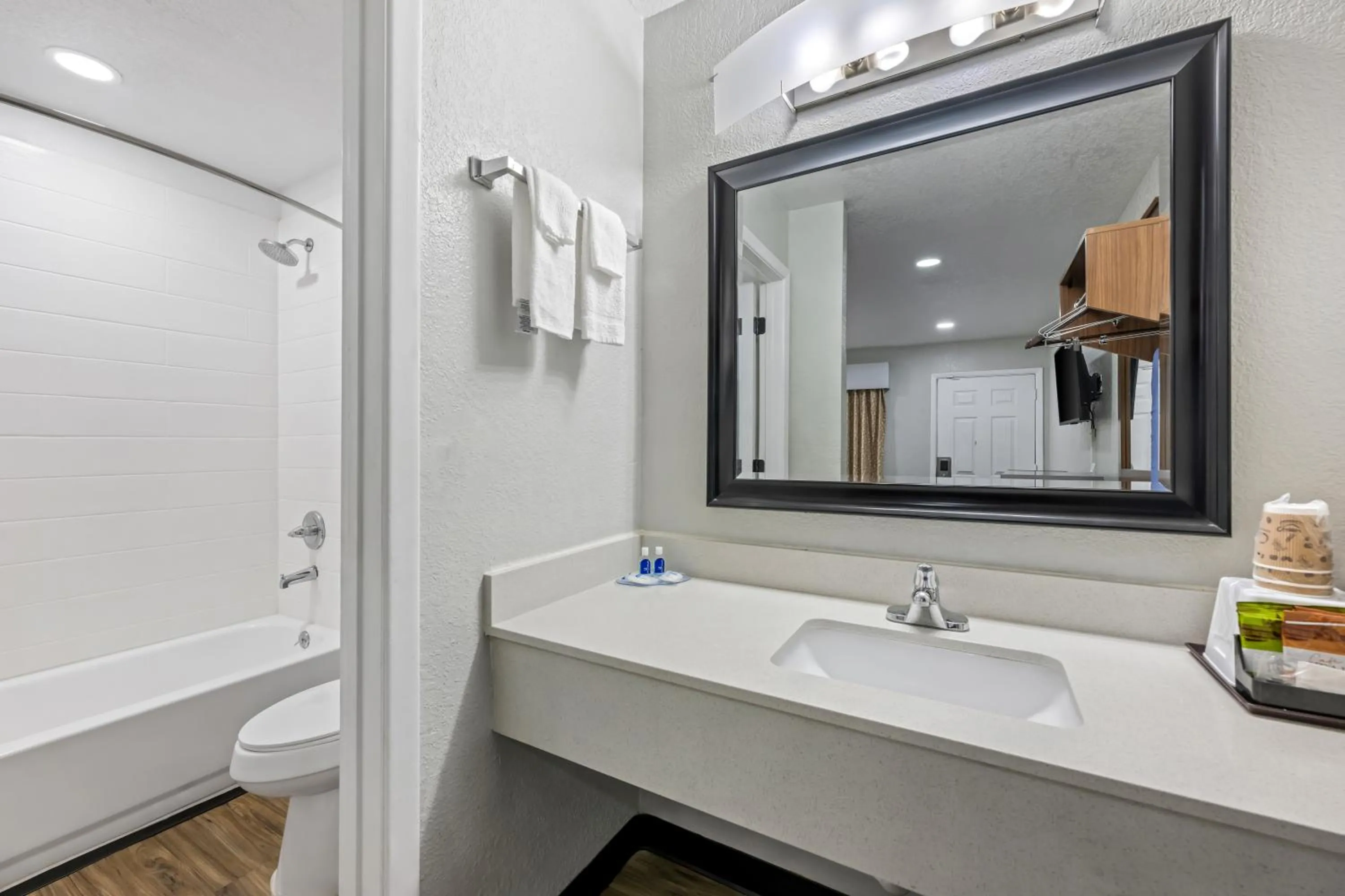 Shower in Rodeway Inn Carlsbad Caverns Area