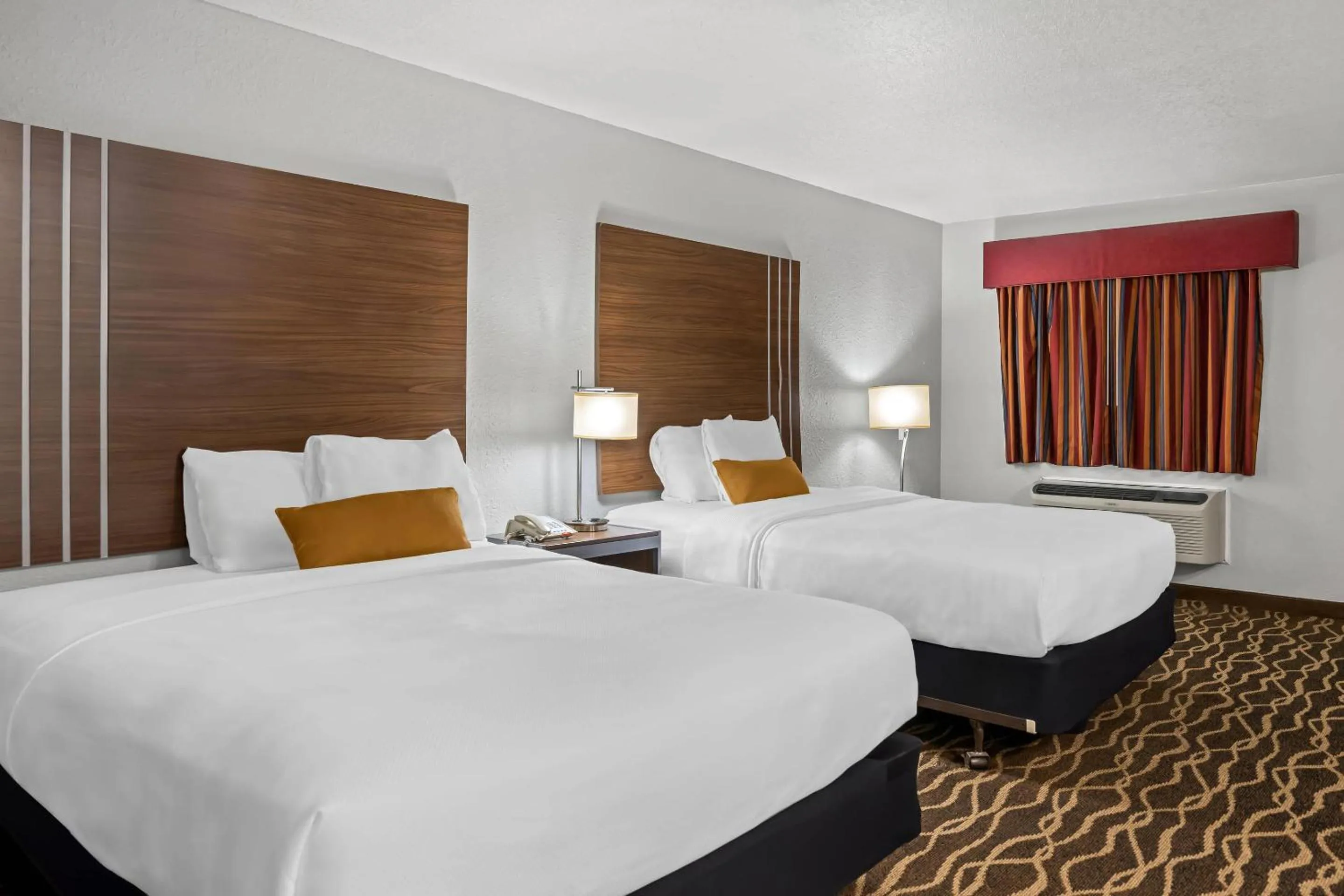 Bedroom, Bed in Rodeway Inn Carlsbad Caverns Area