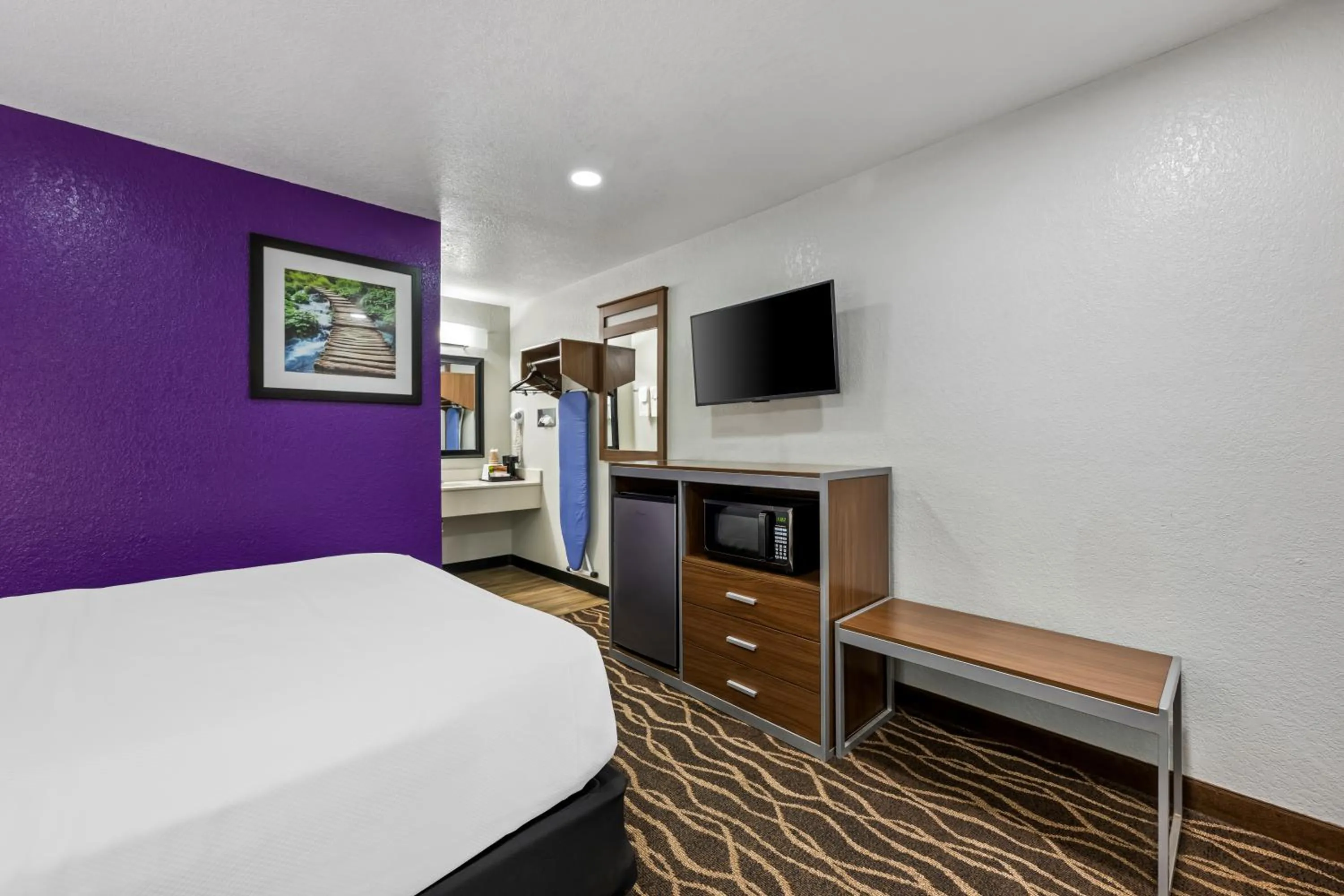 Bed in Rodeway Inn Carlsbad Caverns Area