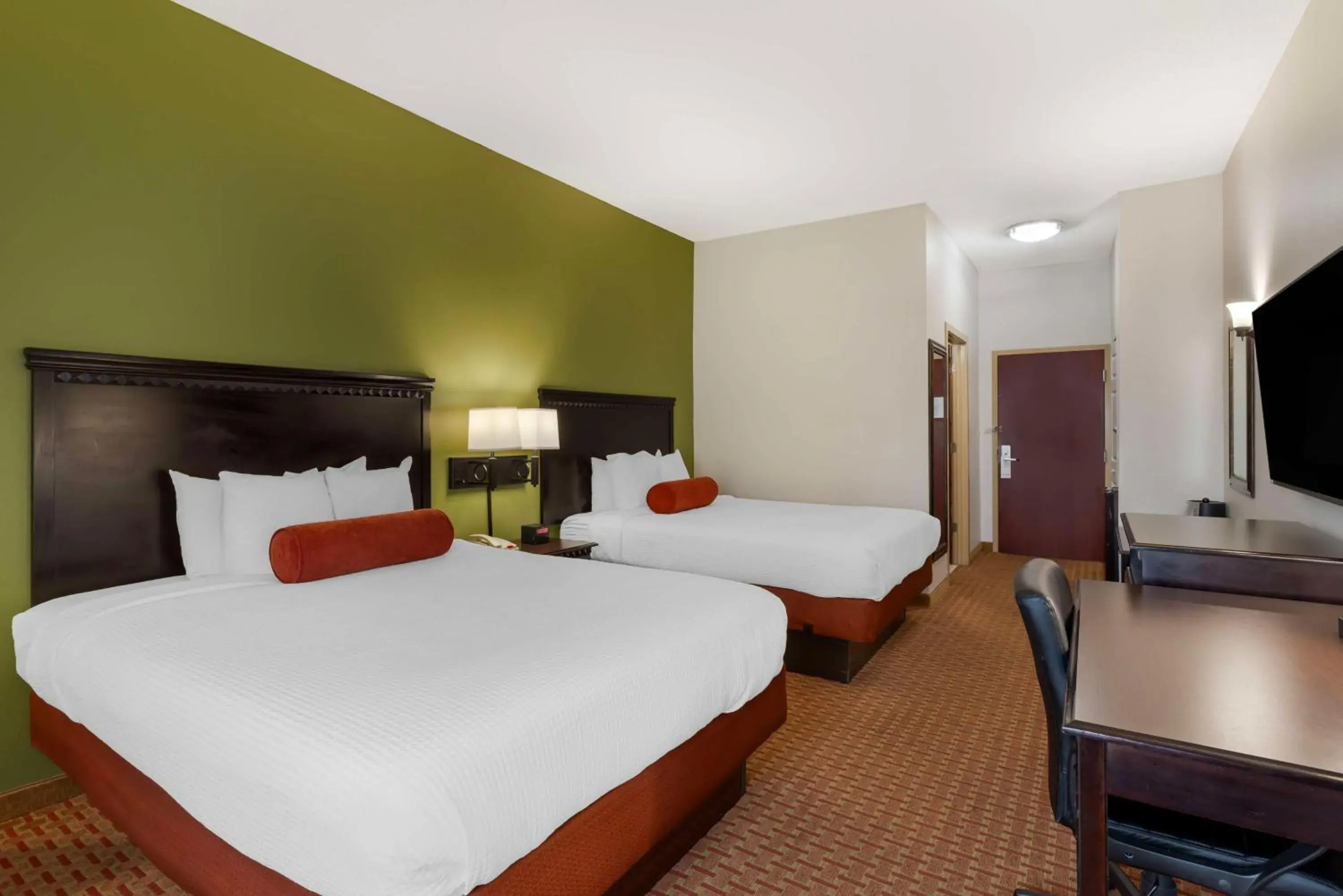 Queen Room with Two Queen Beds in Best Western Plus Hopewell Inn Queen Room with Two Queen Beds in Best Western Plus Hopewell Inn