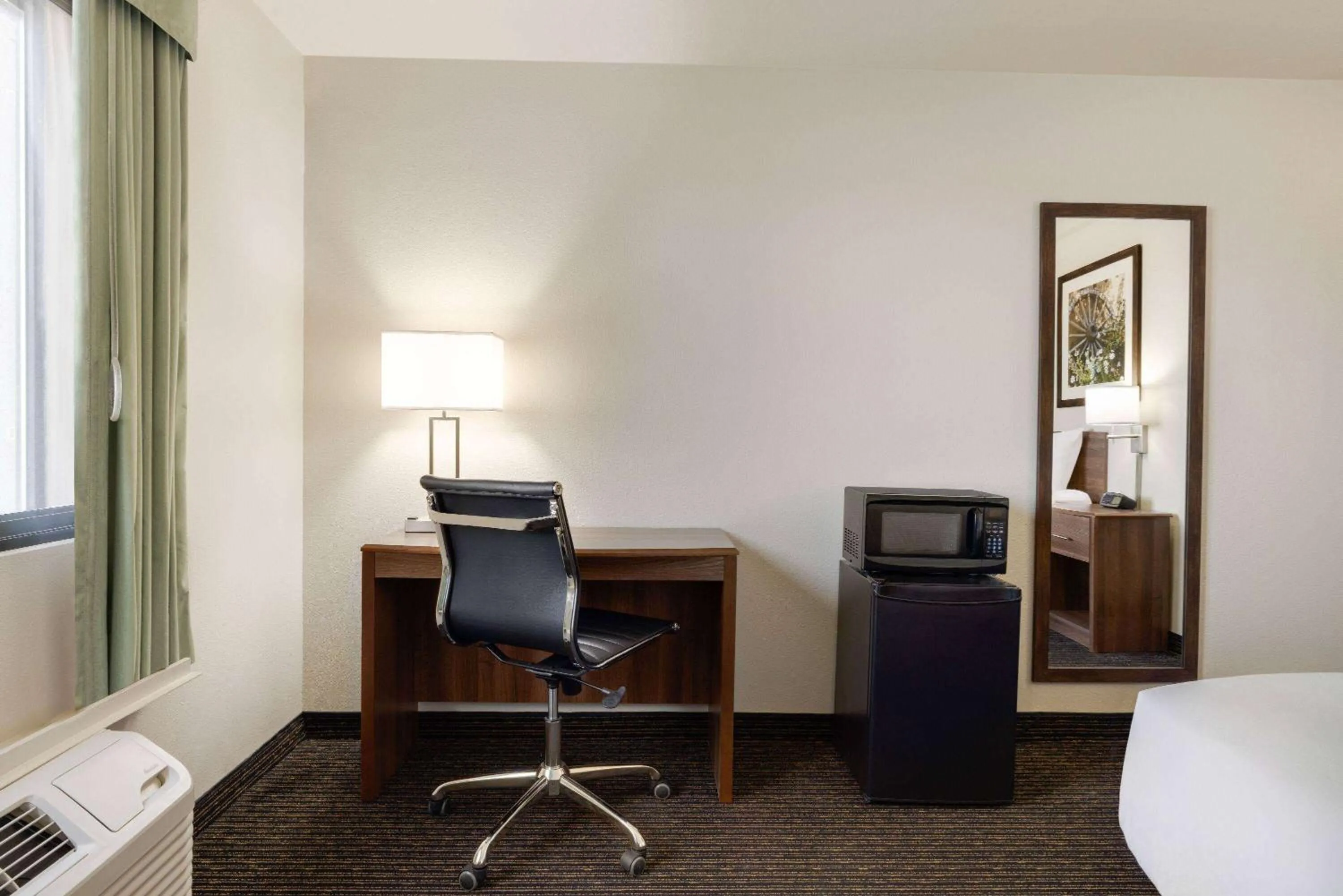 Photo of the whole room, Bed in Travelodge by Wyndham Vaughn