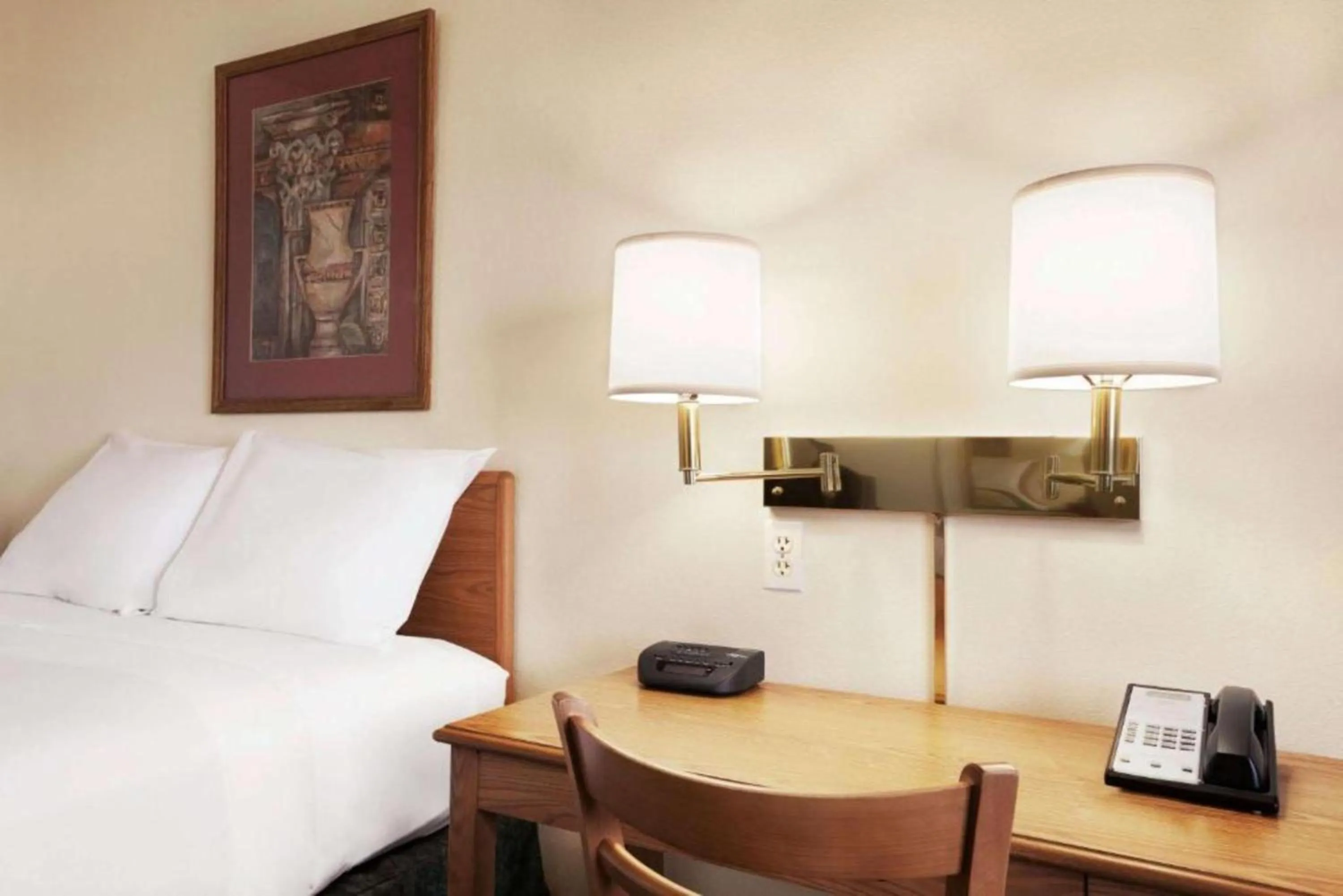 Bedroom, Bed in Travelodge by Wyndham Vaughn