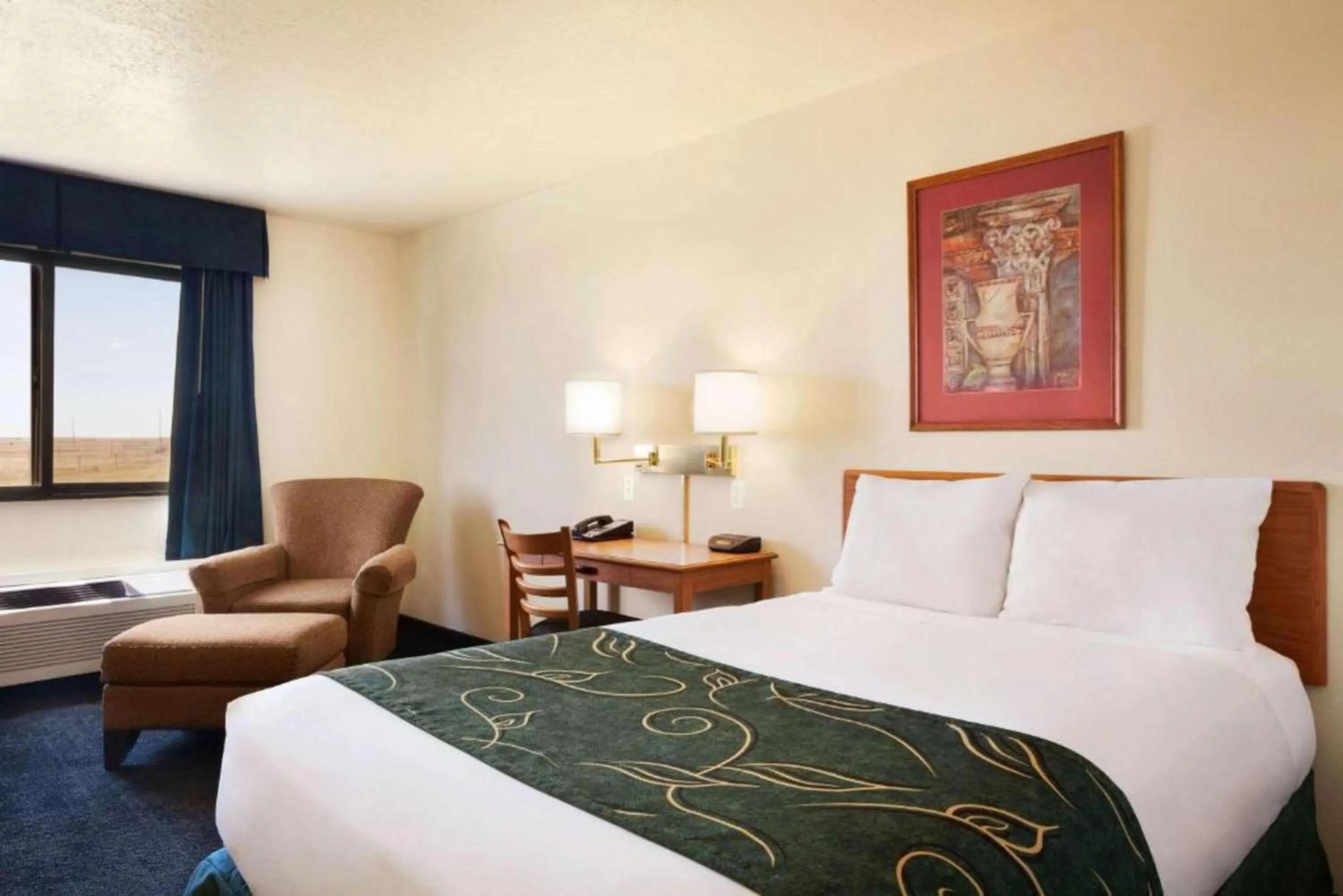 Bedroom, Bed in Travelodge by Wyndham Vaughn