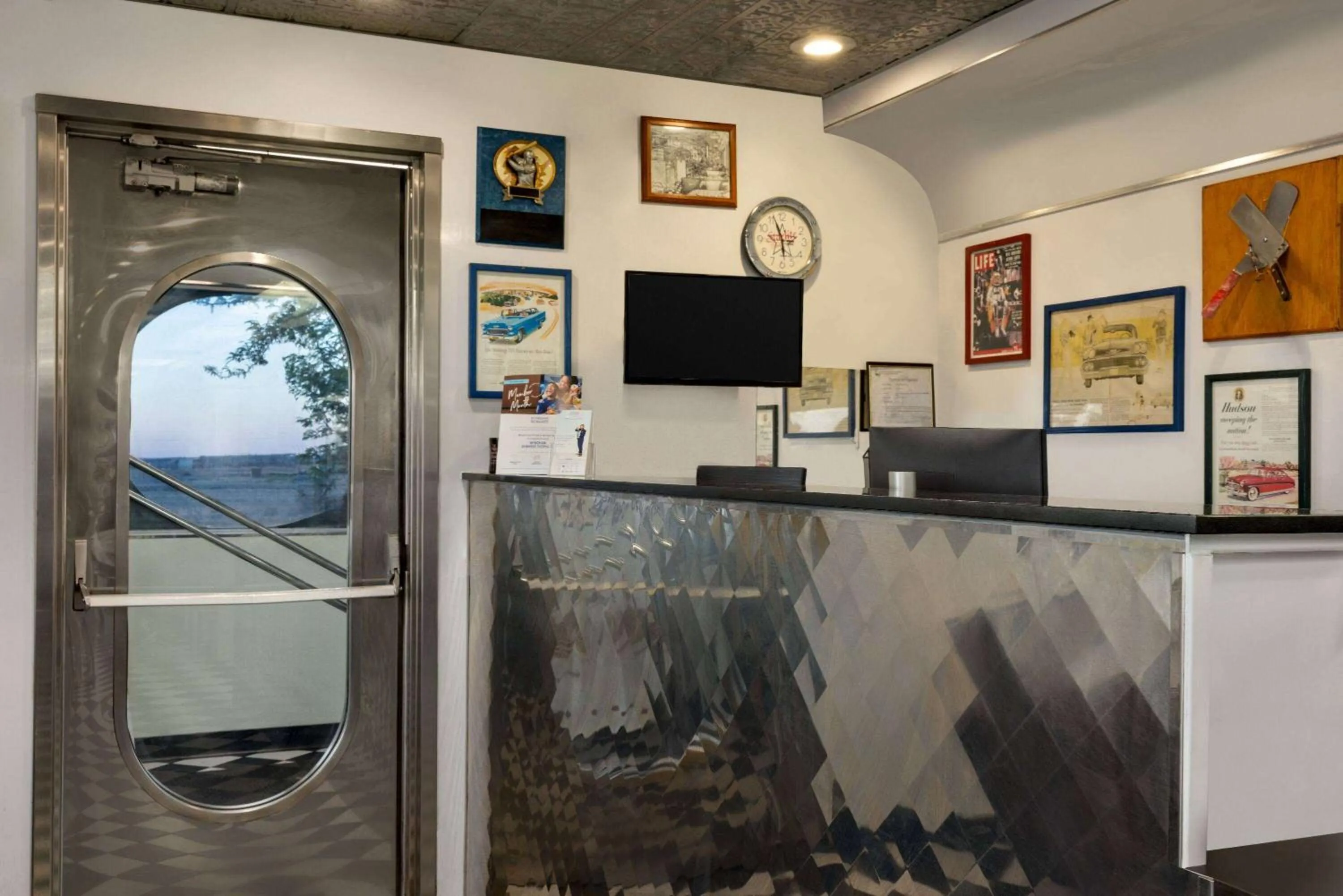 Lobby or reception in Travelodge by Wyndham Vaughn