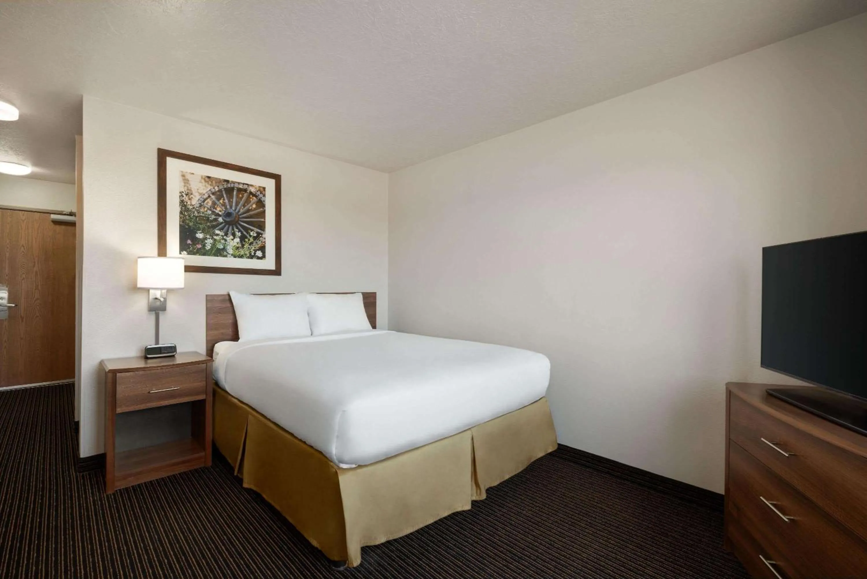 Photo of the whole room, Bed in Travelodge by Wyndham Vaughn